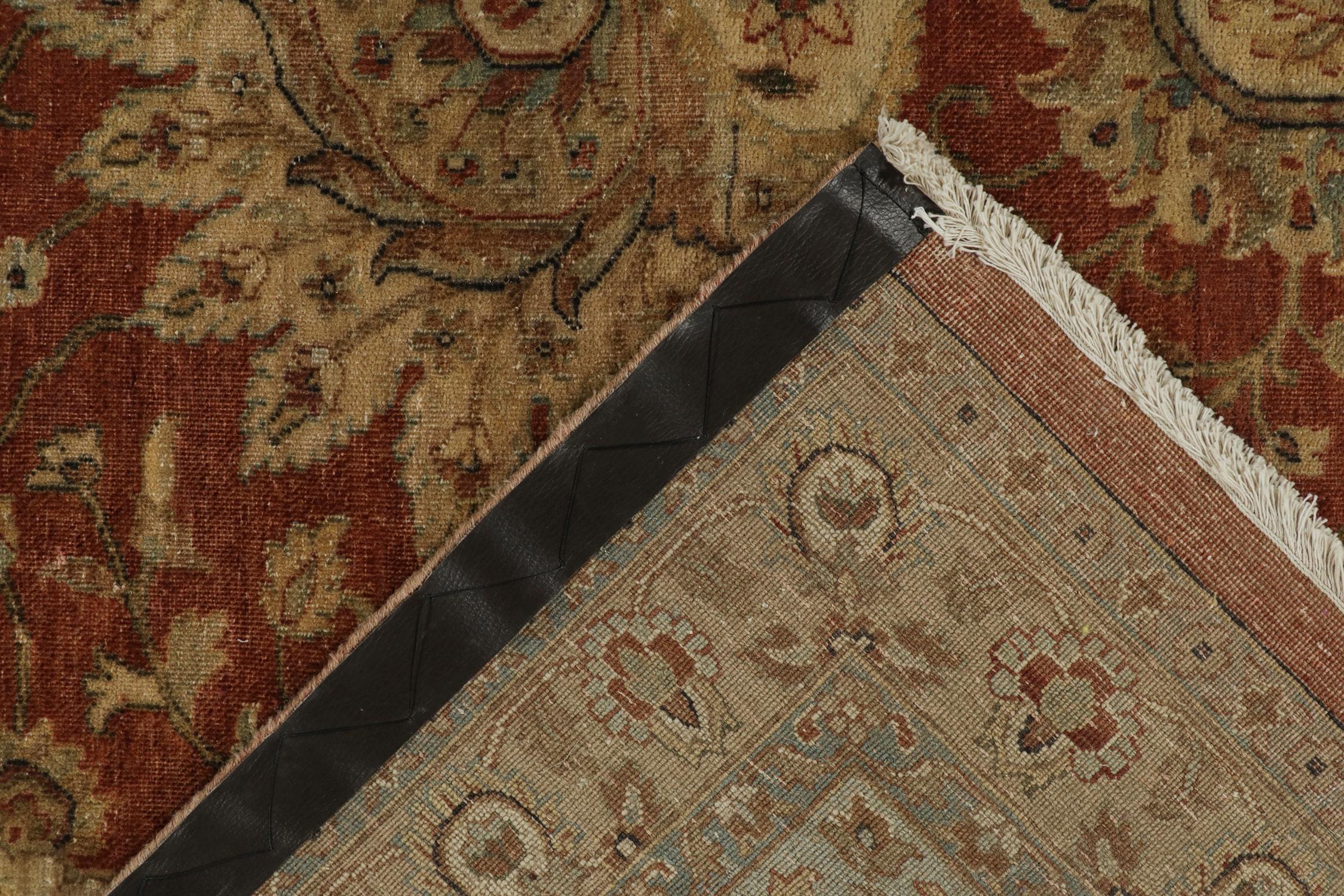 Rug & Kilim's Persischer Teppich im Tabriz-Stil in Rot mit Gold- und Beigefarbenem Blumenmuster (Wolle) im Angebot