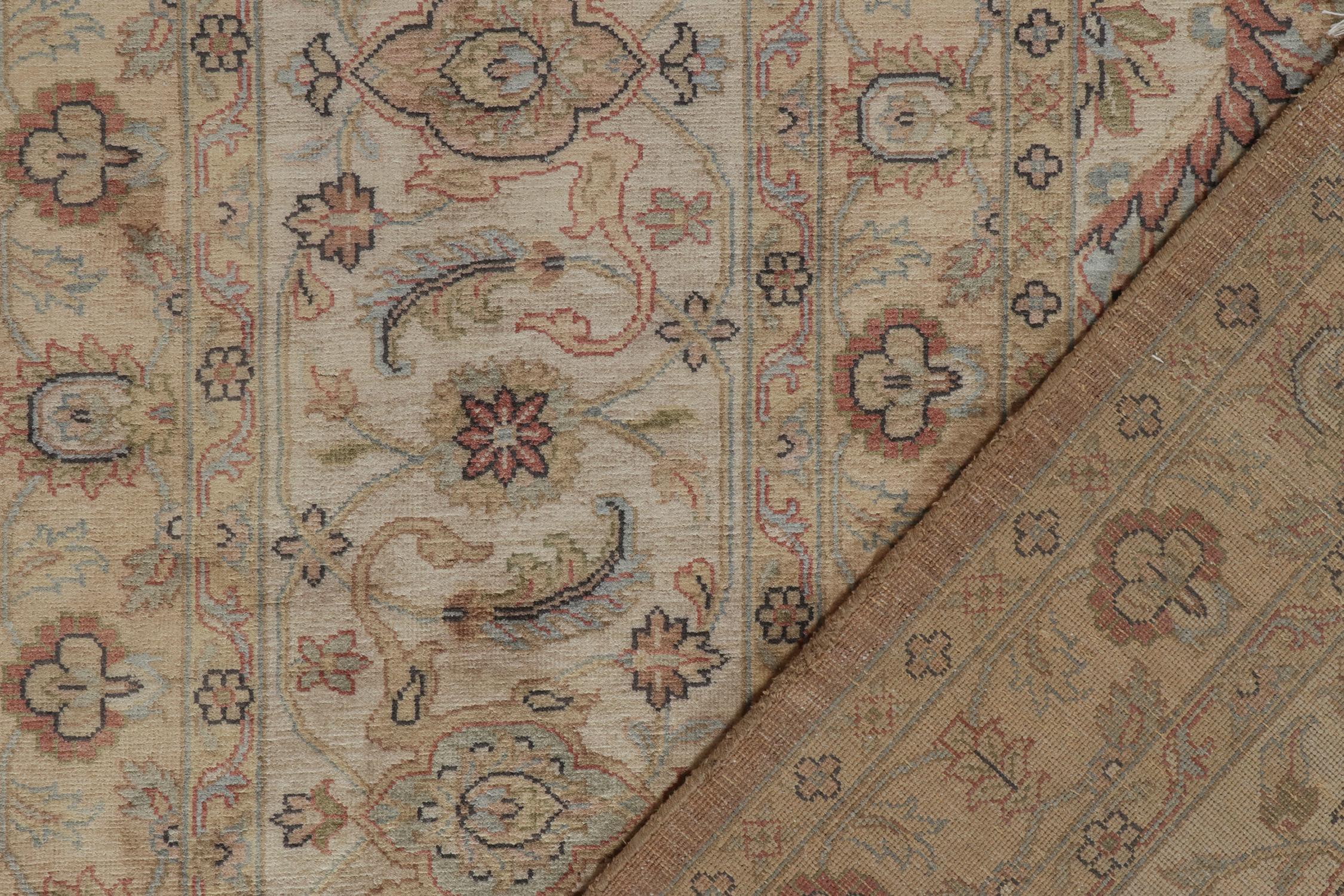Lana Rug & Kilim è un tappeto persiano in stile Tabriz con motivi floreali in ruggine, marrone e blu in vendita