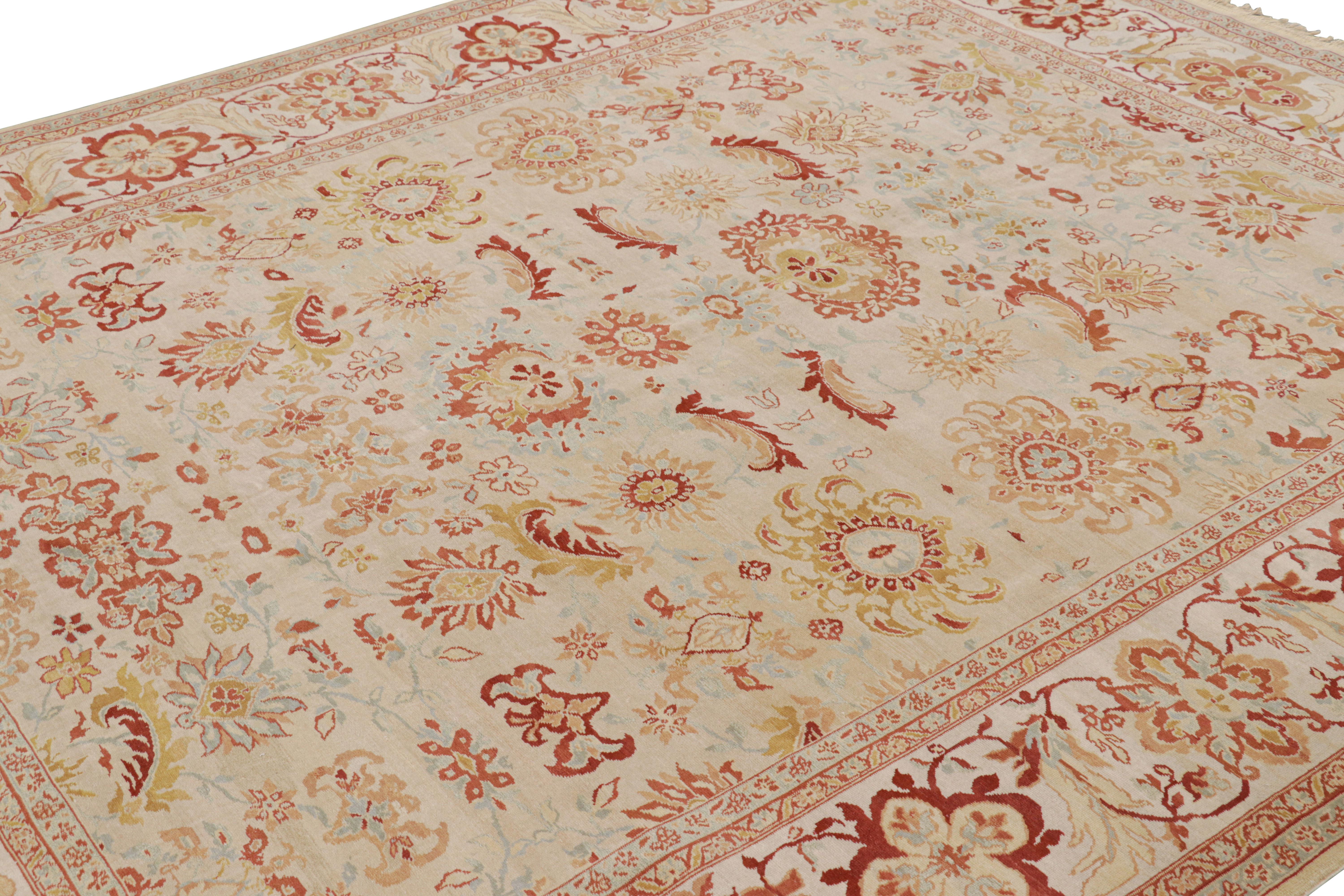 Anudada a mano en lana, esta alfombra moderna de 8x10 procedente de China y con motivos florales en estilo all over, se inspira en las alfombras persas antiguas y vintage de procedencia Tabriz y es la última incorporación a nuestra colección