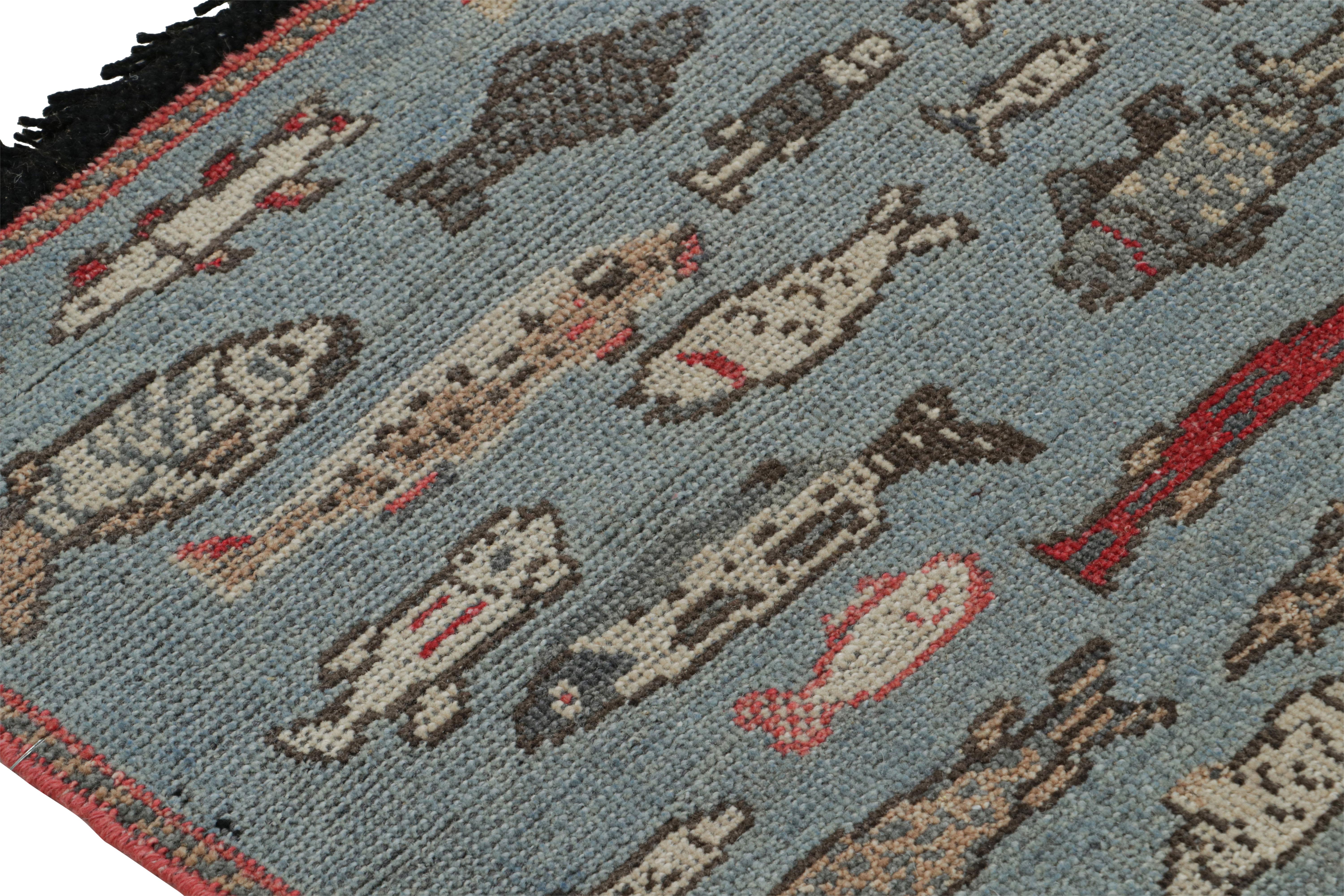 Annodato a mano Rug & Kilim è un tappeto d'arte pittorico in blu con illustrazioni di pesci in vendita