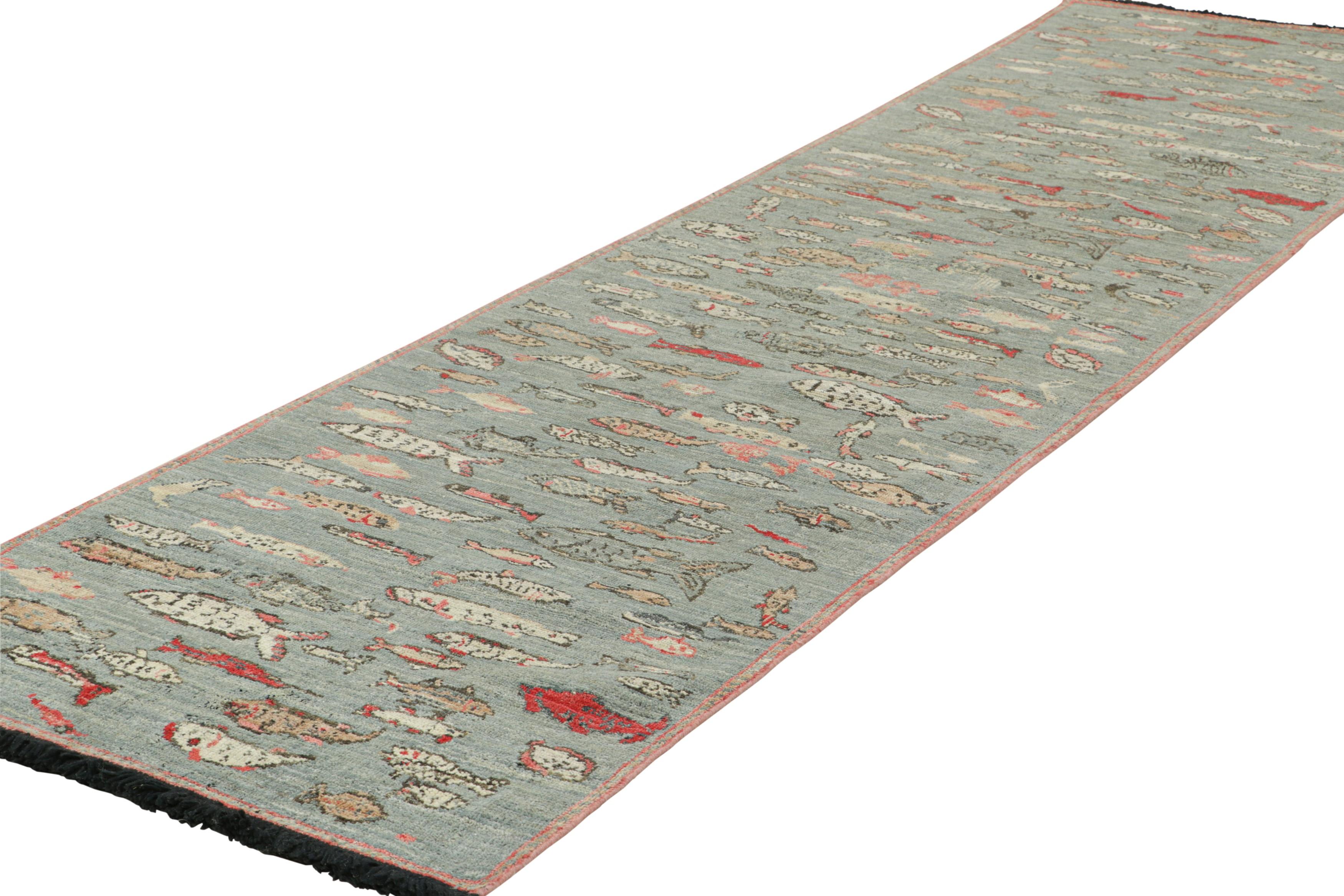 Indiano Rug & Kilim - Tappeto Runner artistico pittorico in blu con illustrazioni di pesci colorati in vendita