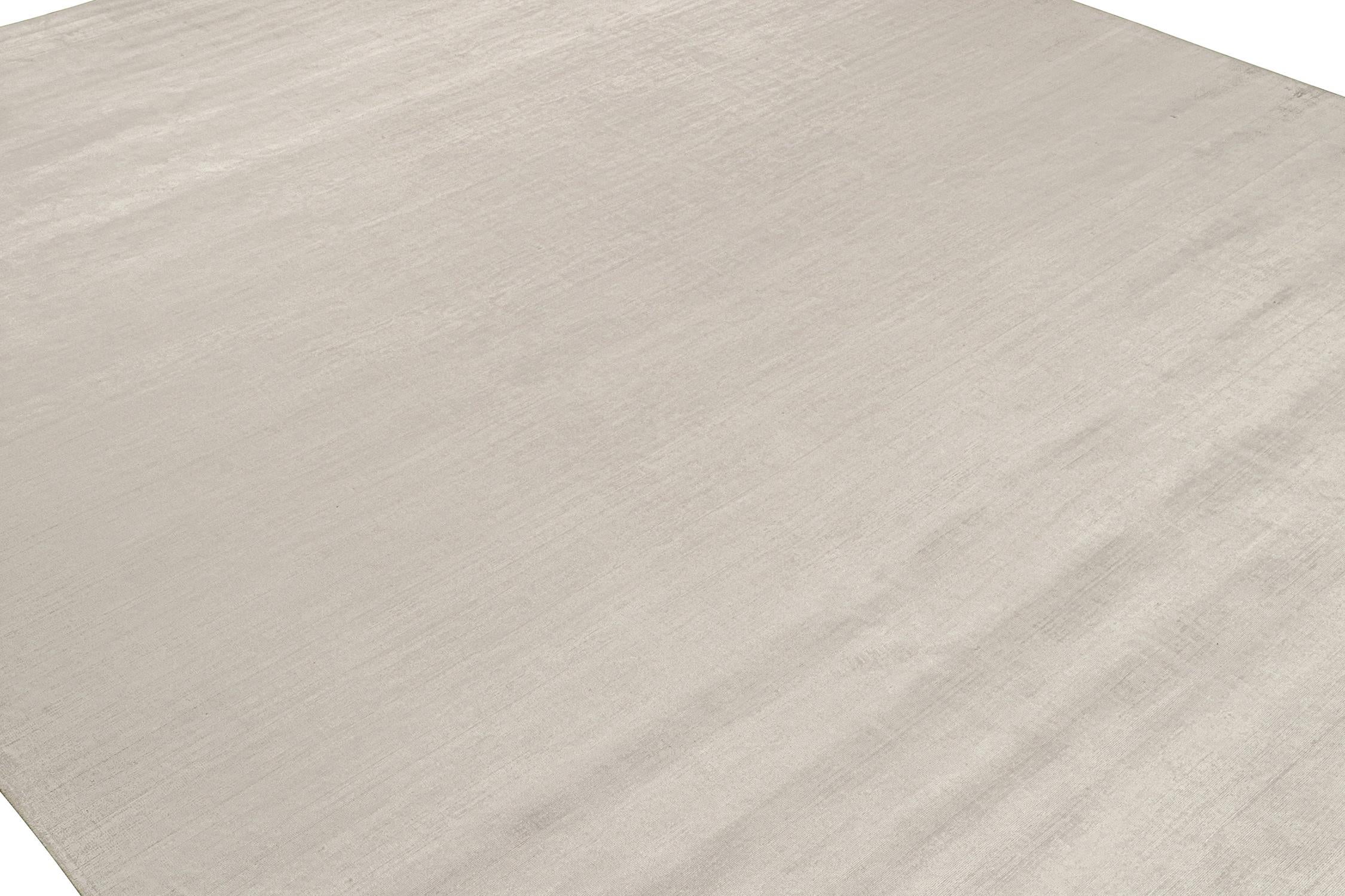 Indiano Rug & Kilim è un tappeto moderno in argento massiccio e bianco sporco tono su tono. in vendita