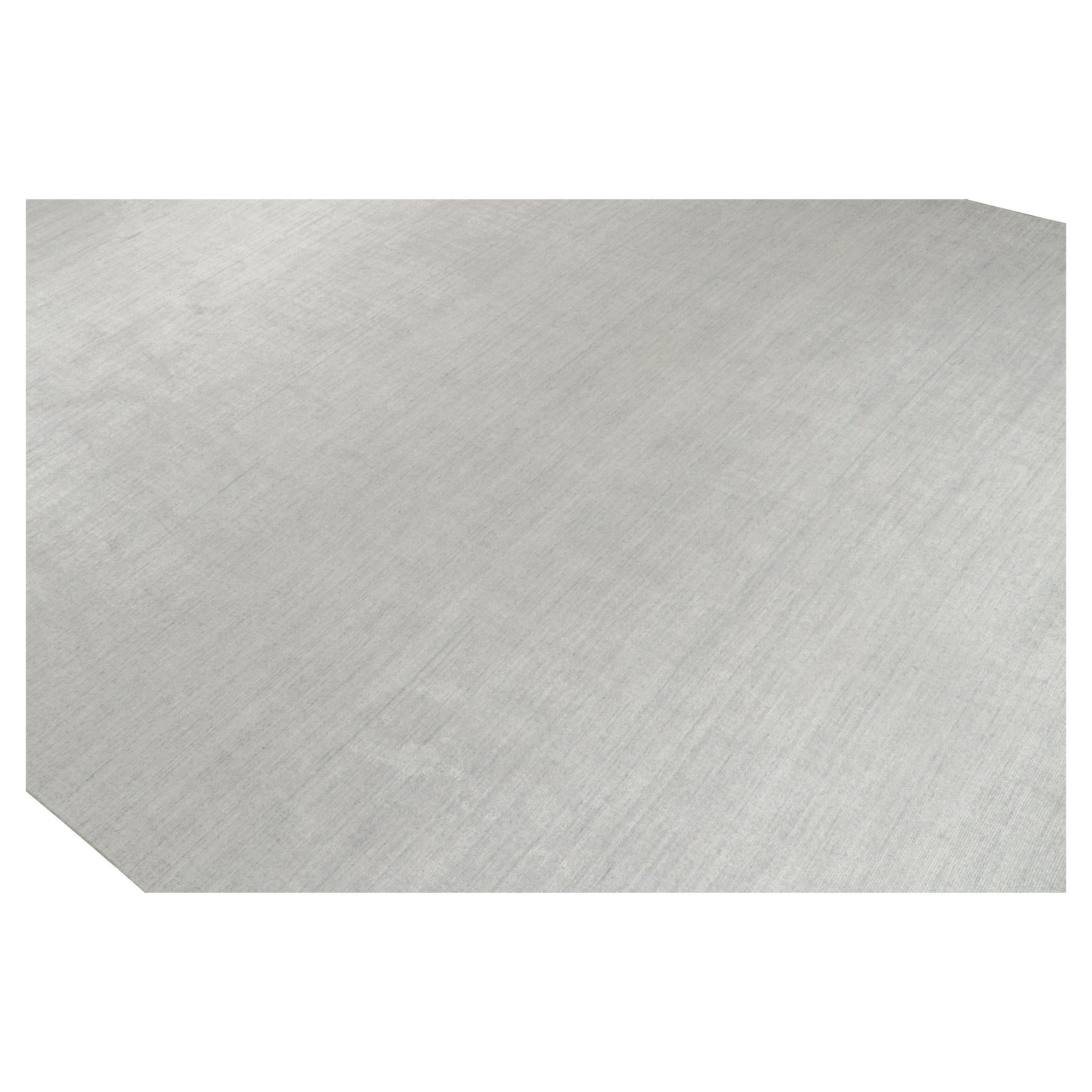 Noué à la main Rug & Kilim's Plain Modernity Rug in Solid Silver-Gray Tone-on-Tone (tapis moderne uni en ton sur ton argenté et gris) en vente