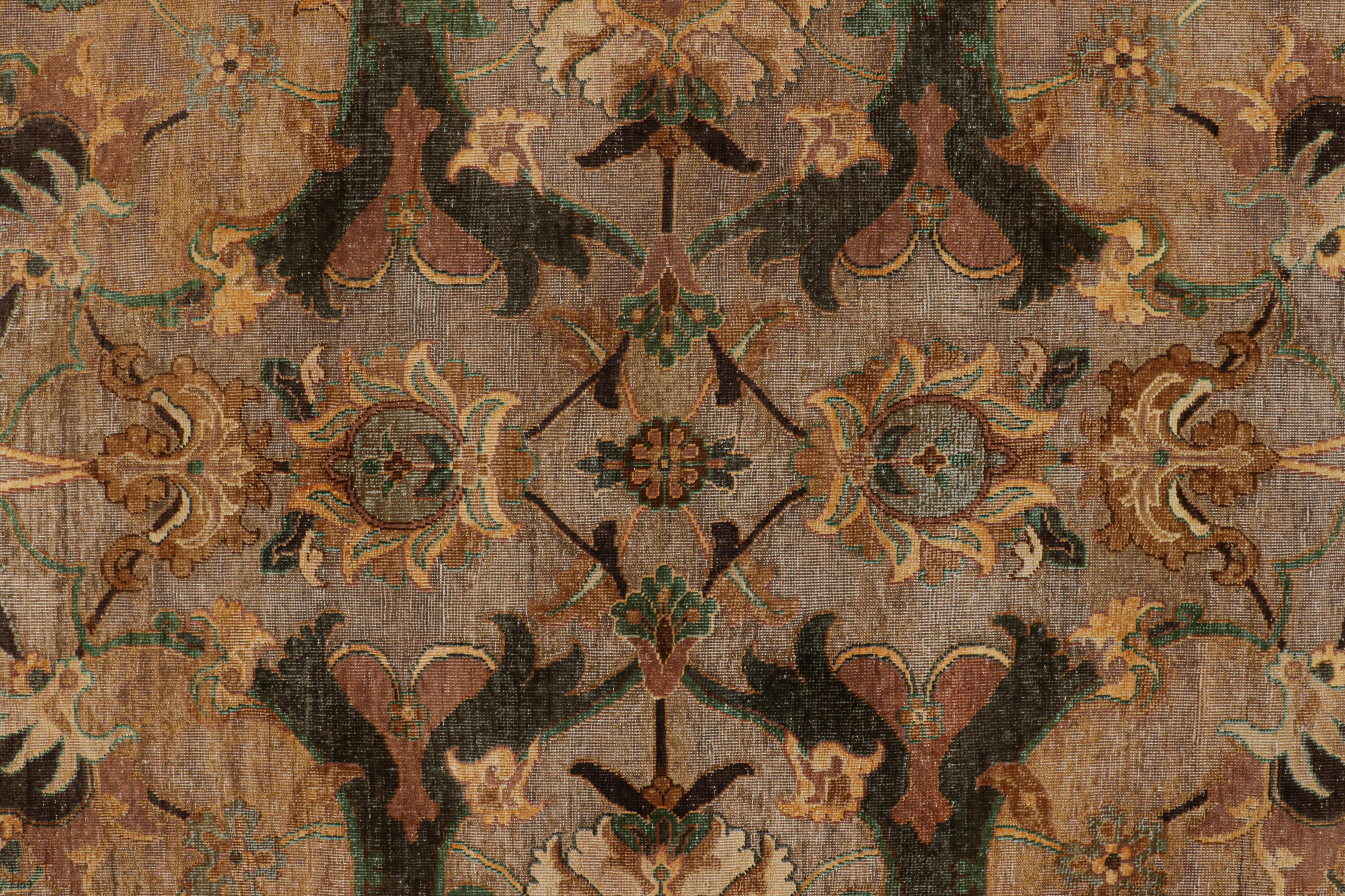 Rug & Kilim's Polonaise Style Teppich in Brown-Beige mit Blumenmustern (Indisch) im Angebot