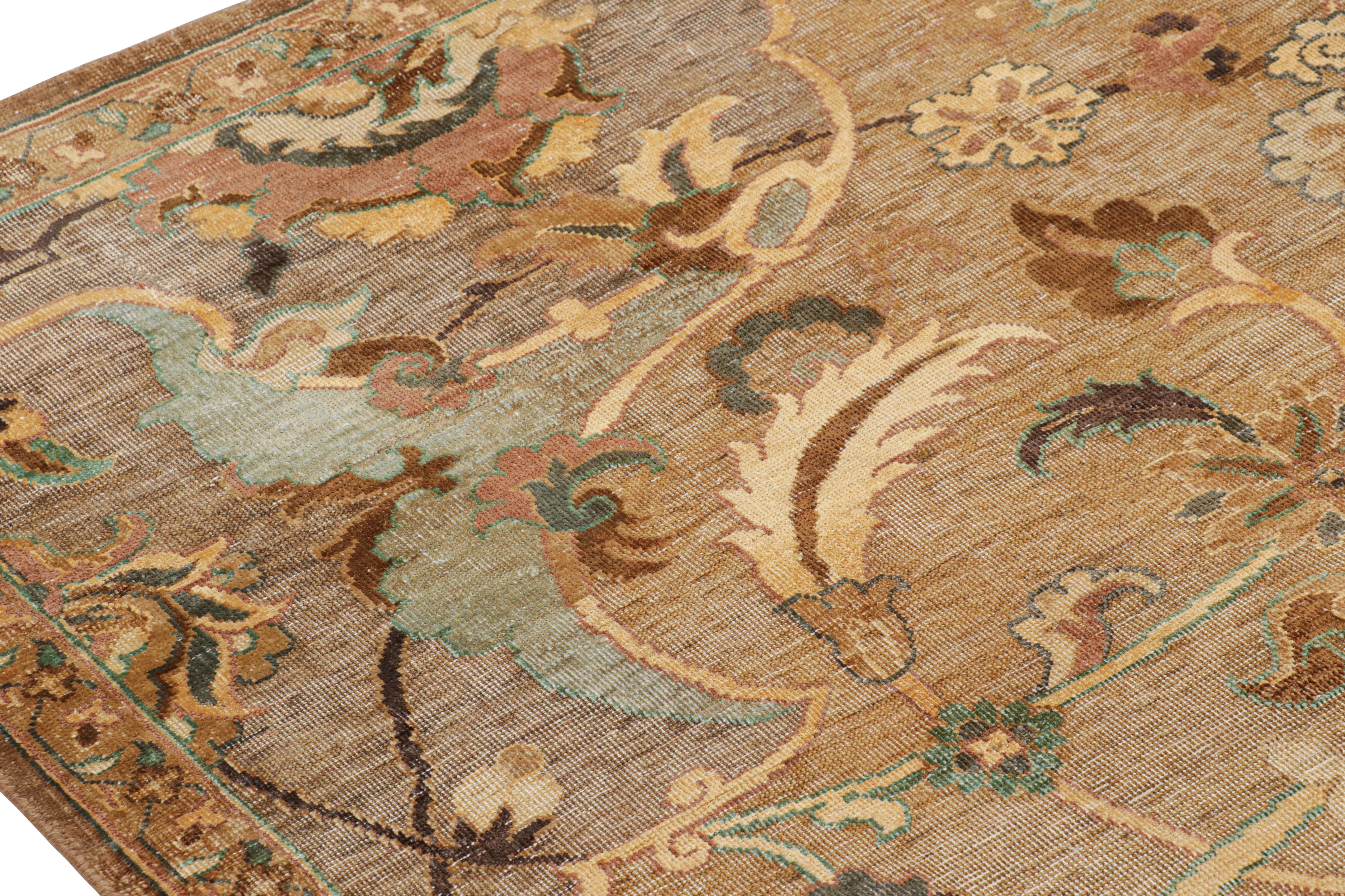 Rug & Kilim's Polonaise Style Teppich in Brown-Beige mit Blumenmustern (21. Jahrhundert und zeitgenössisch) im Angebot