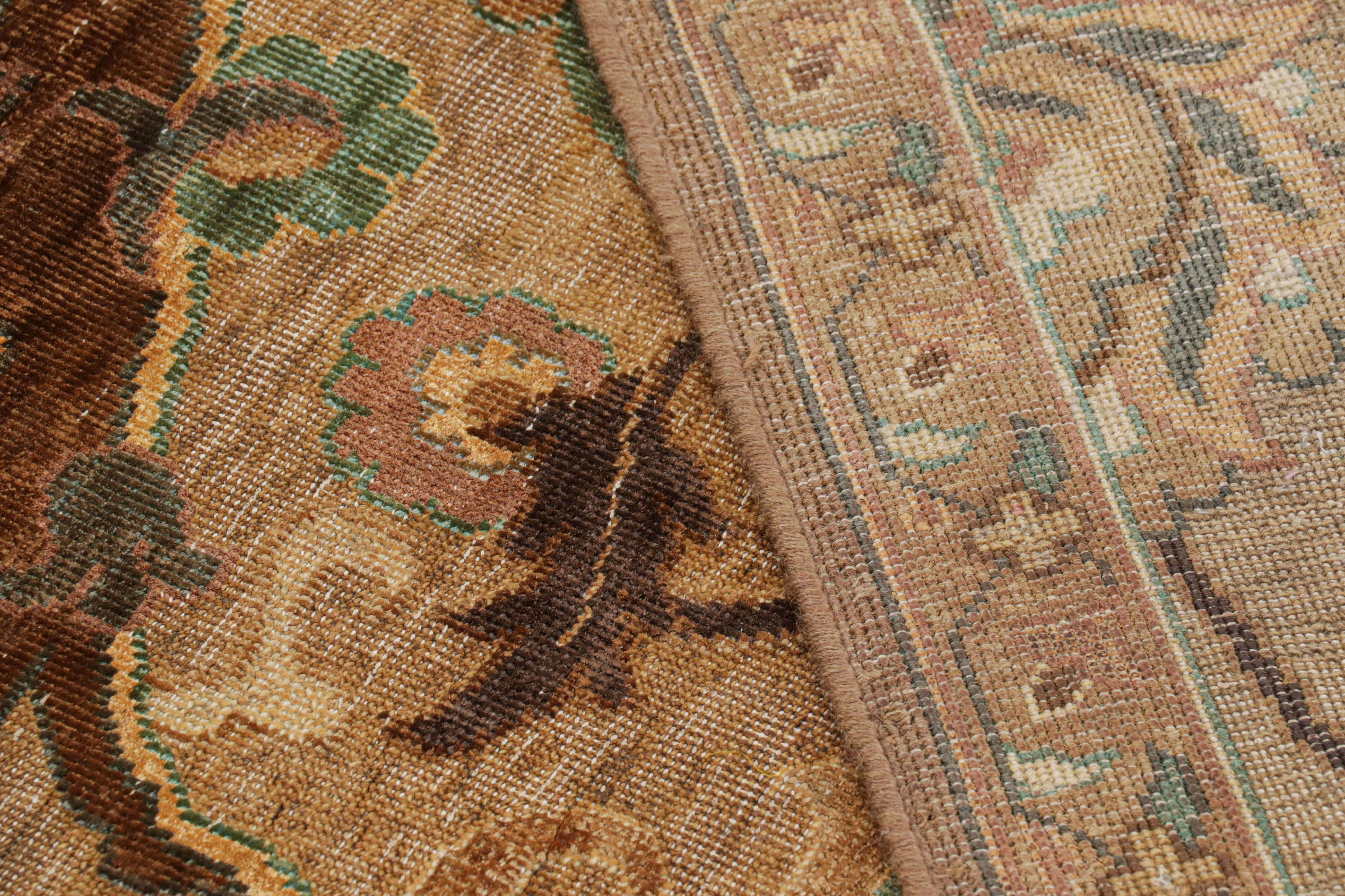 Rug & Kilim's Polonaise Style Teppich in Brown-Beige mit Blumenmustern im Angebot 1