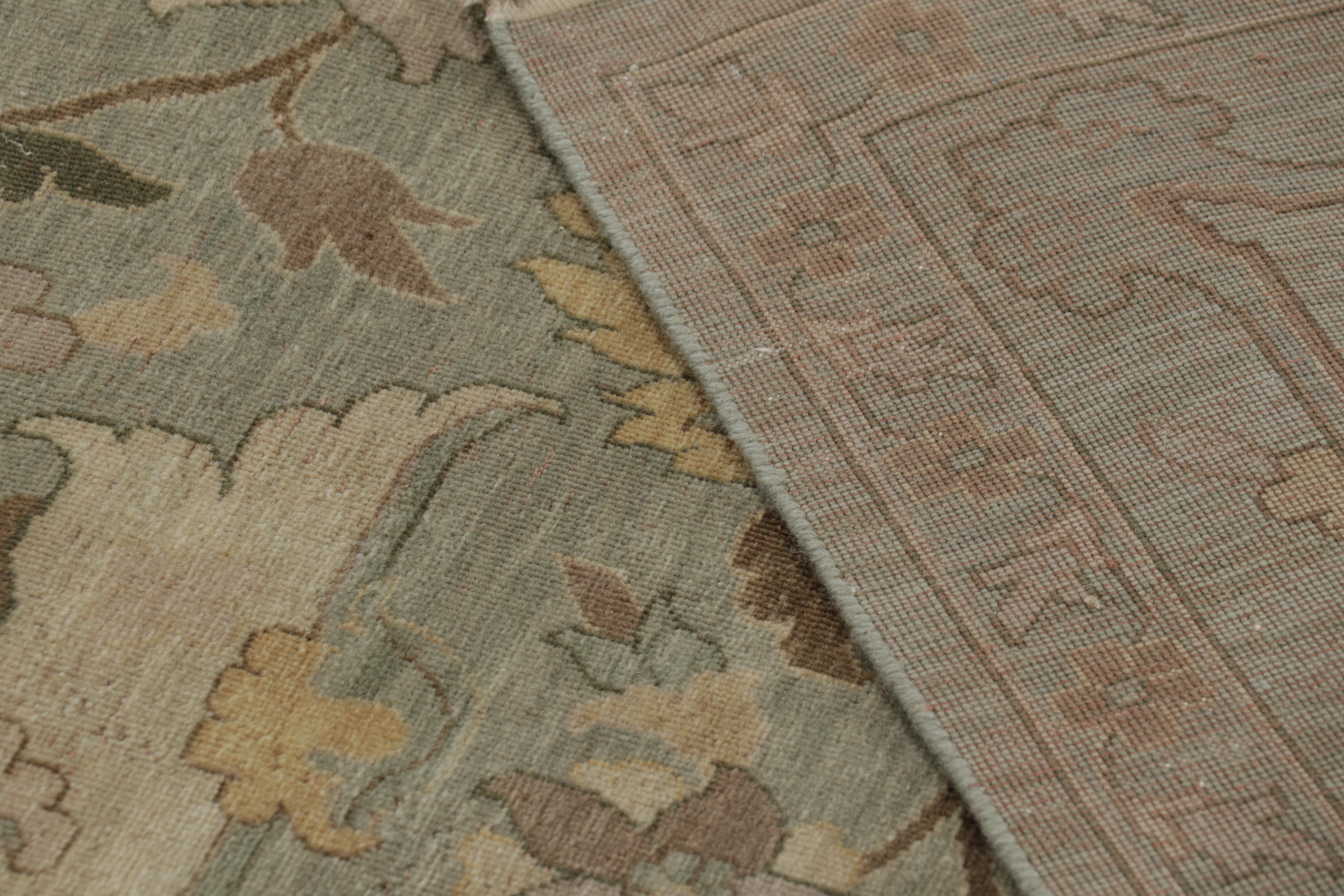 Tapis de style polonaise de Rug & Kilim en vert clair avec médaillons floraux en vente 4