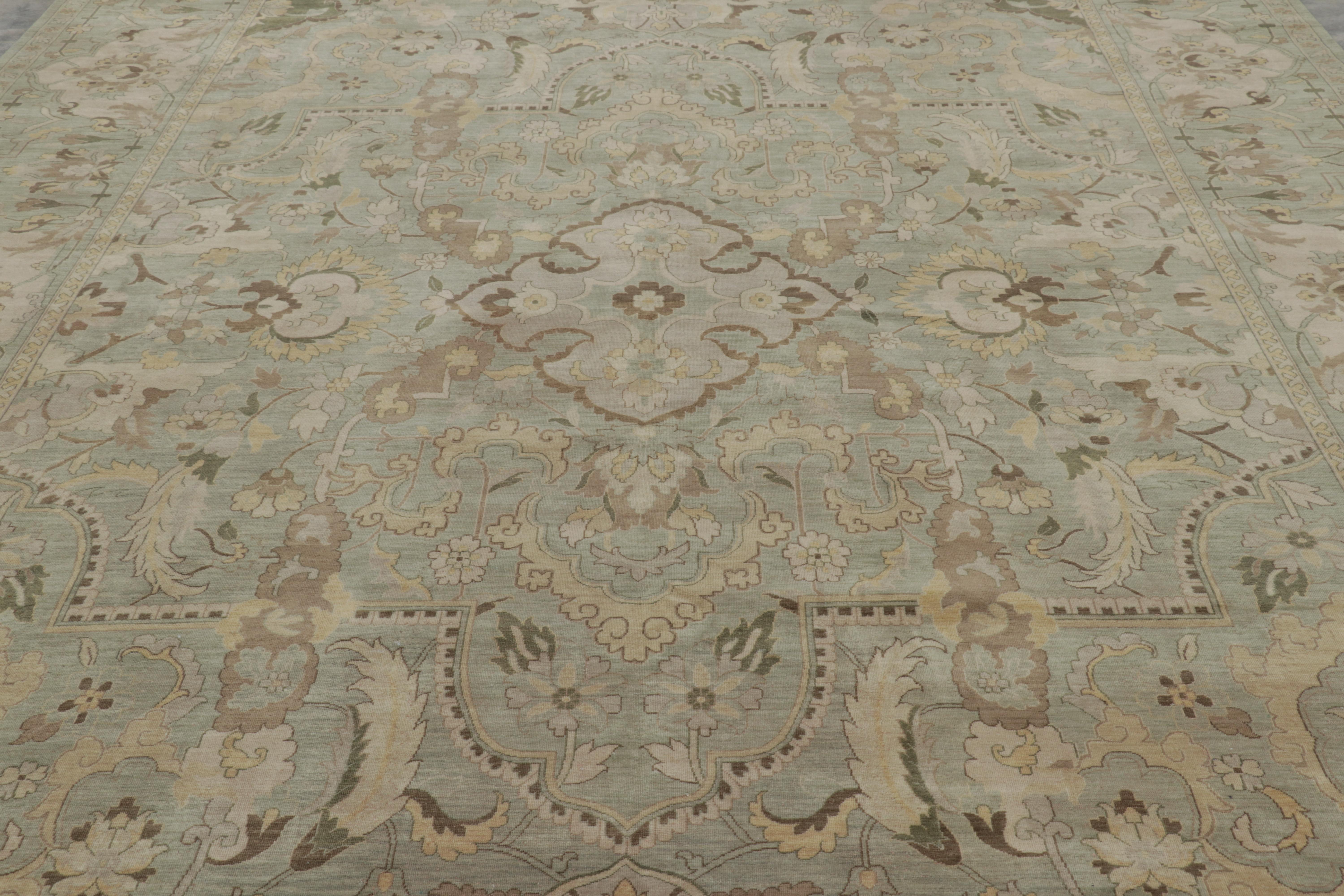 Népalais Tapis de style polonaise de Rug & Kilim en vert clair avec médaillons floraux en vente