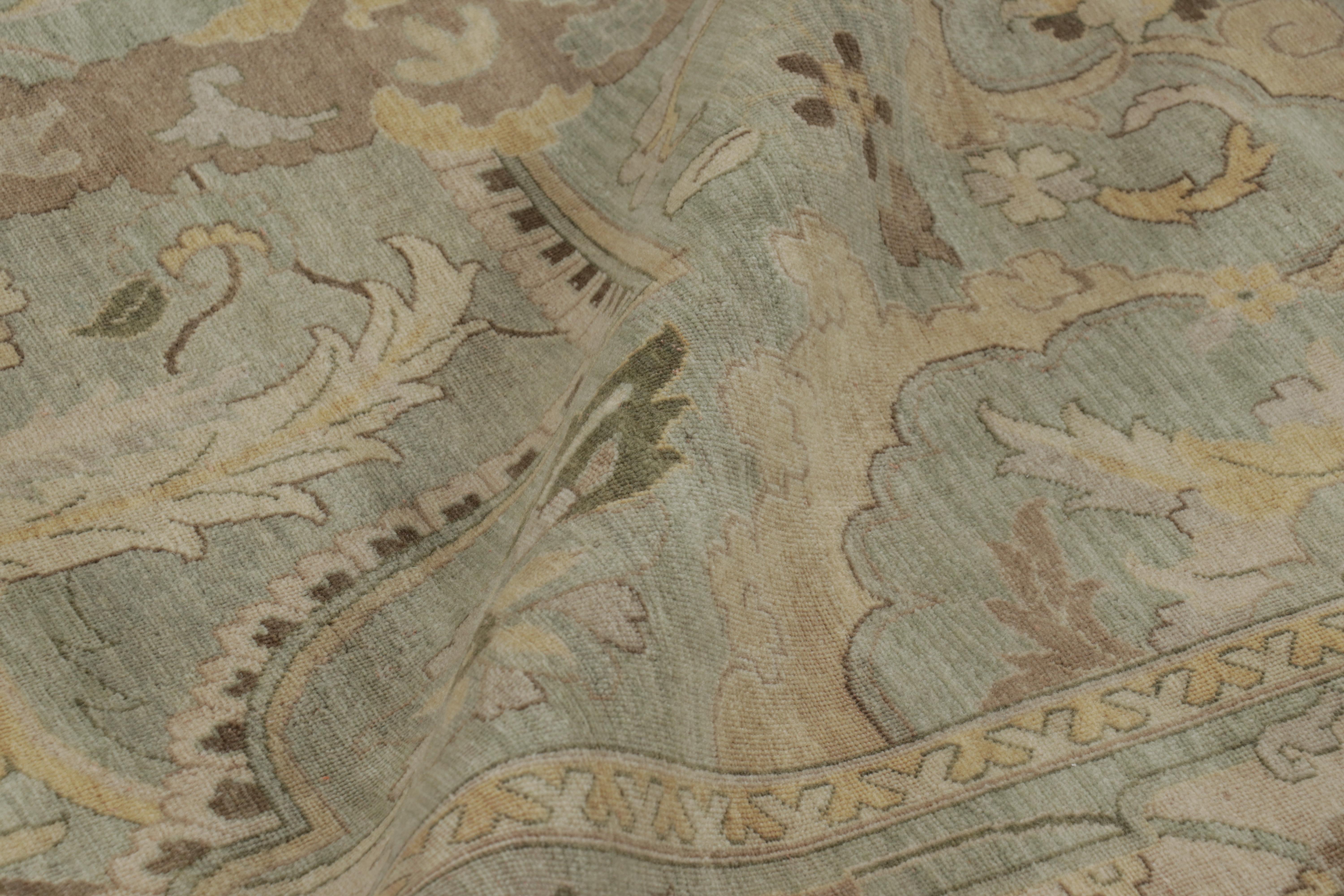 Tapis de style polonaise de Rug & Kilim en vert clair avec médaillons floraux en vente 2