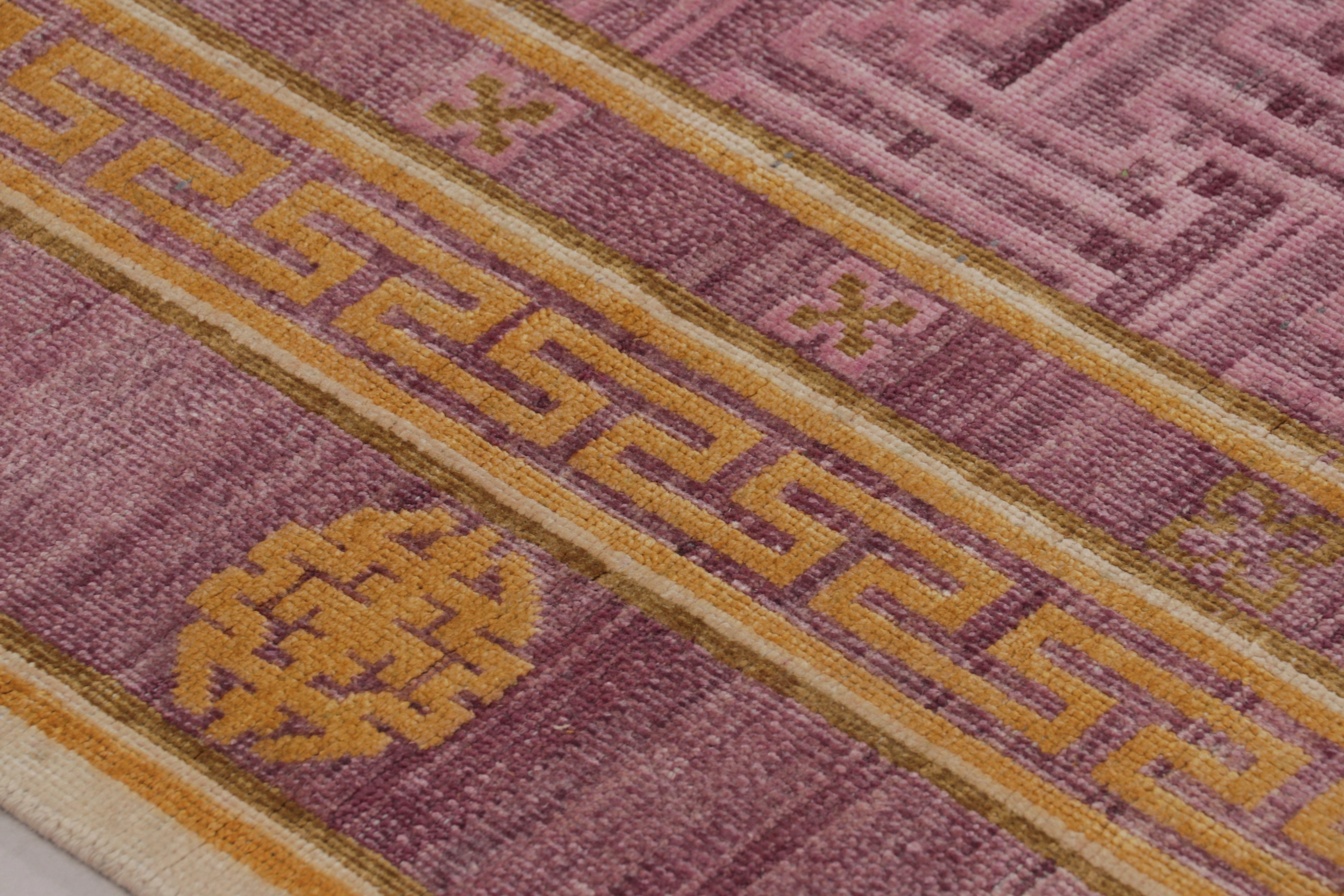 Rug & Kilim's Samarkand-inspirierter Teppich in Lila mit klassischen geometrischen Mustern (21. Jahrhundert und zeitgenössisch) im Angebot