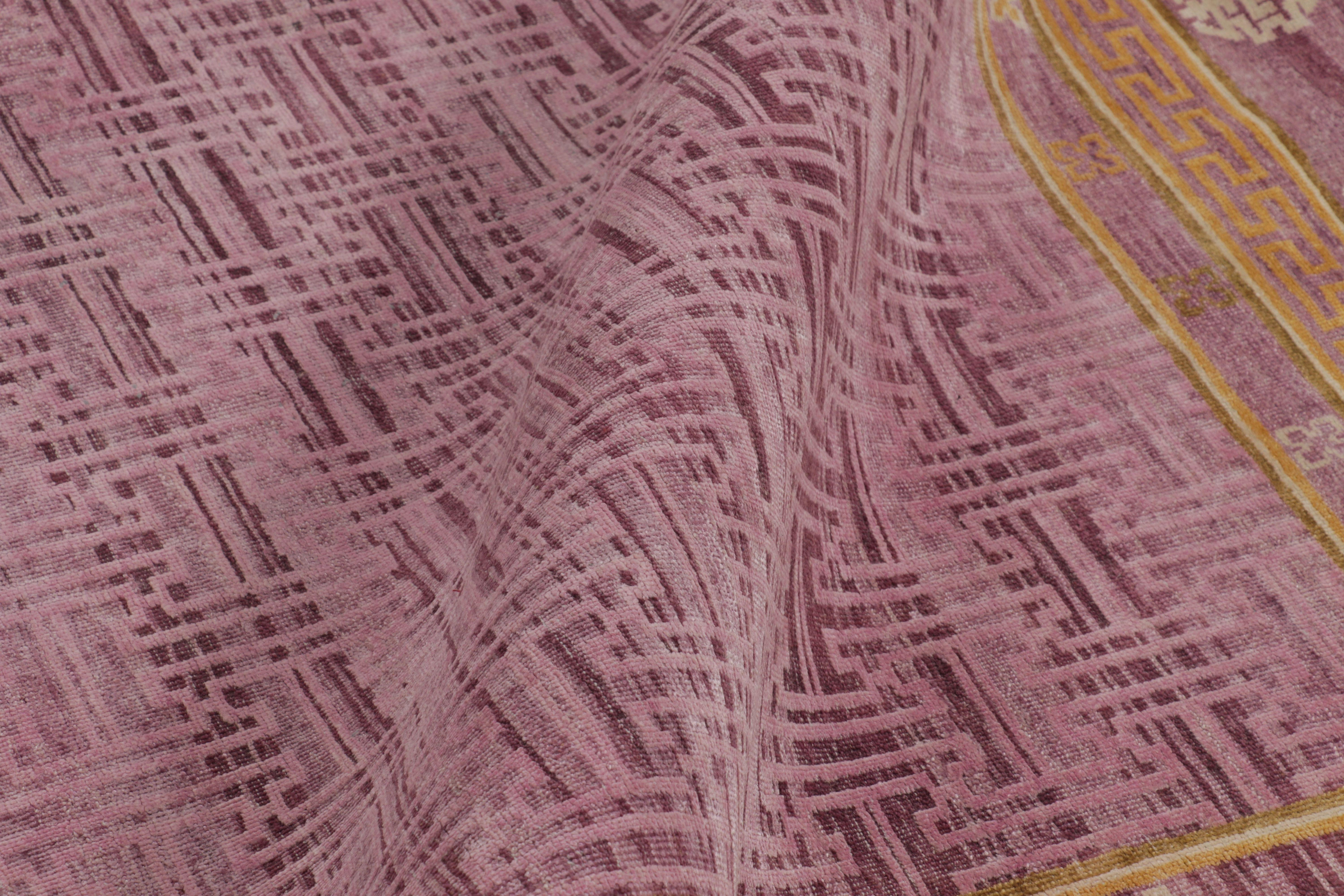 Rug & Kilim's Samarkand-inspirierter Teppich in Lila mit klassischen geometrischen Mustern (Wolle) im Angebot