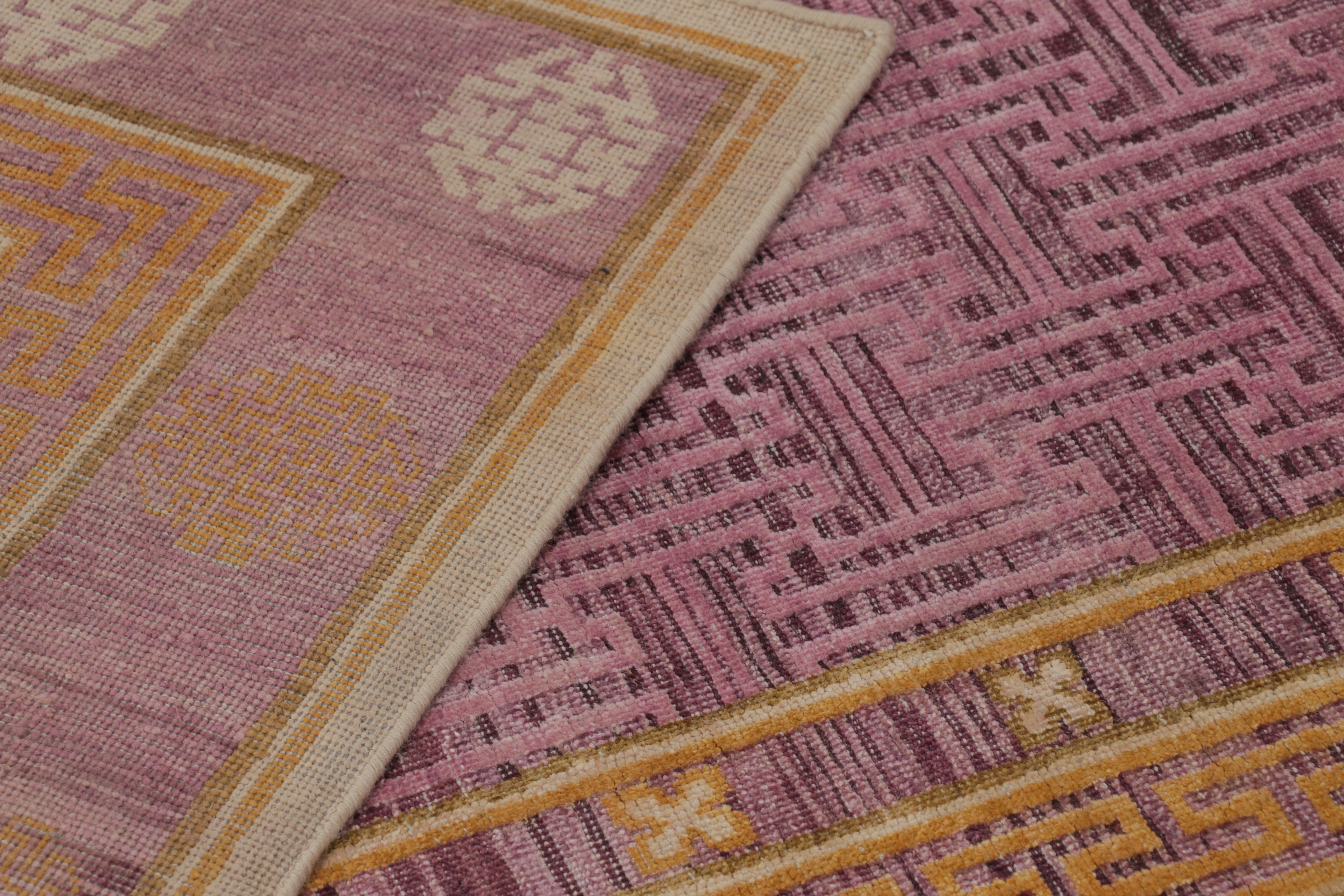 Rug & Kilim's Samarkand-inspirierter Teppich in Lila mit klassischen geometrischen Mustern im Angebot 1
