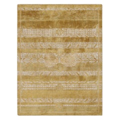Rug & Kilim è un tappeto ispirato a Samarcanda, con motivi geometrici e floreali in oro.