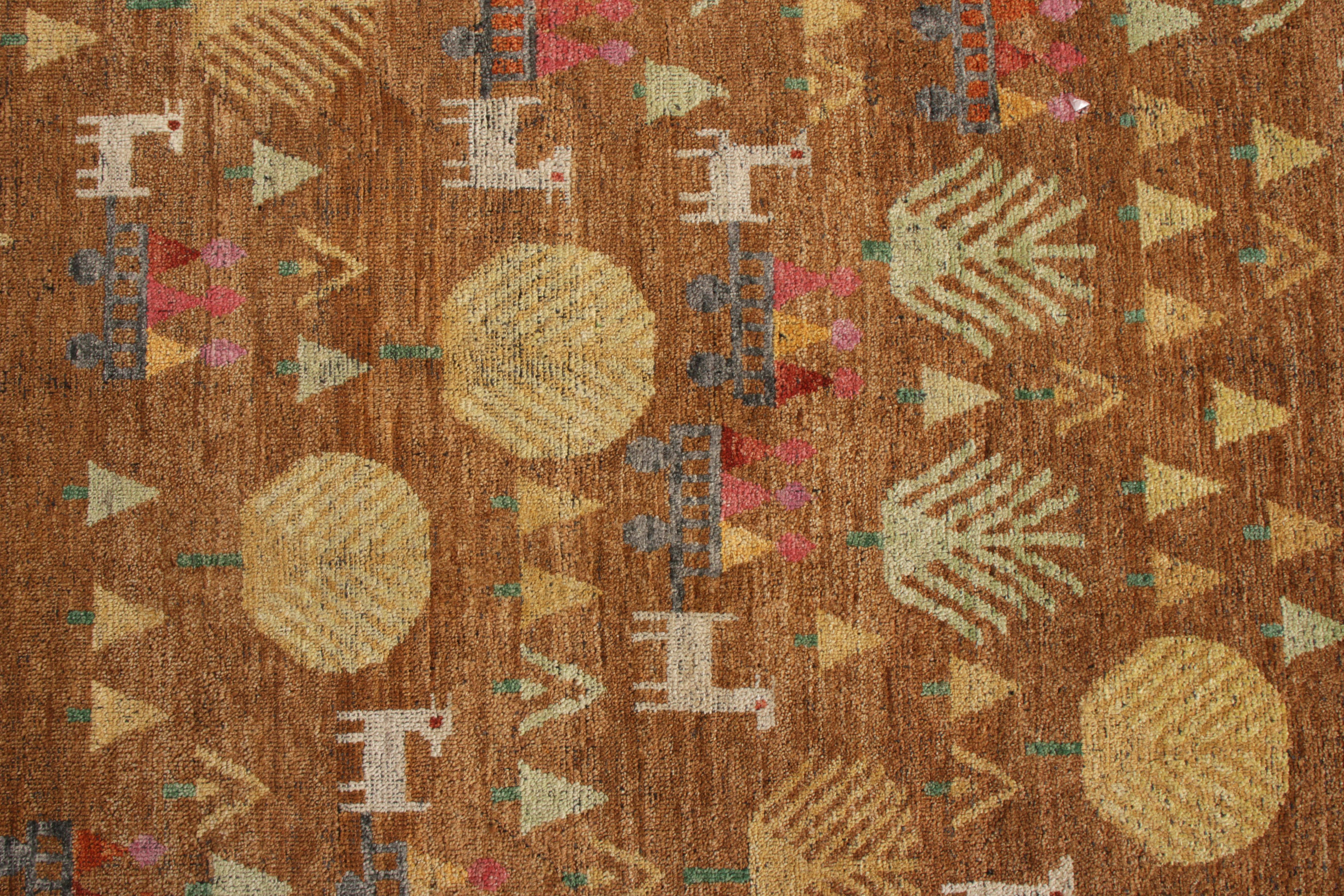 Indiano Rug & Kilim è un tappeto in stile Folk Art scandinavo di colore marrone con motivo pittorico in vendita