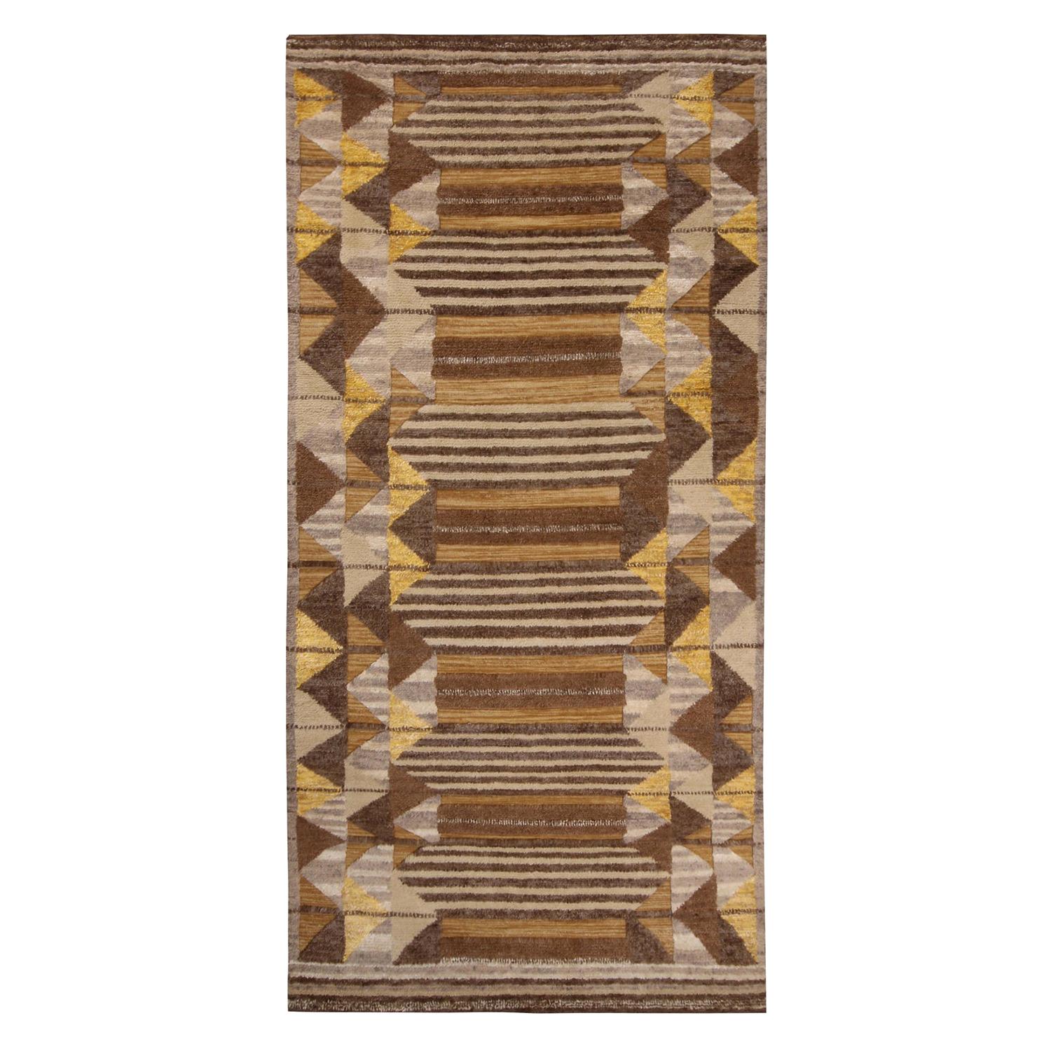 Rug
Kilim è un tappeto di ispirazione scandinava con vello di lana beige, marrone e giallo.