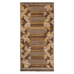 Rug
Kilim è un tappeto di ispirazione scandinava con vello di lana beige, marrone e giallo.