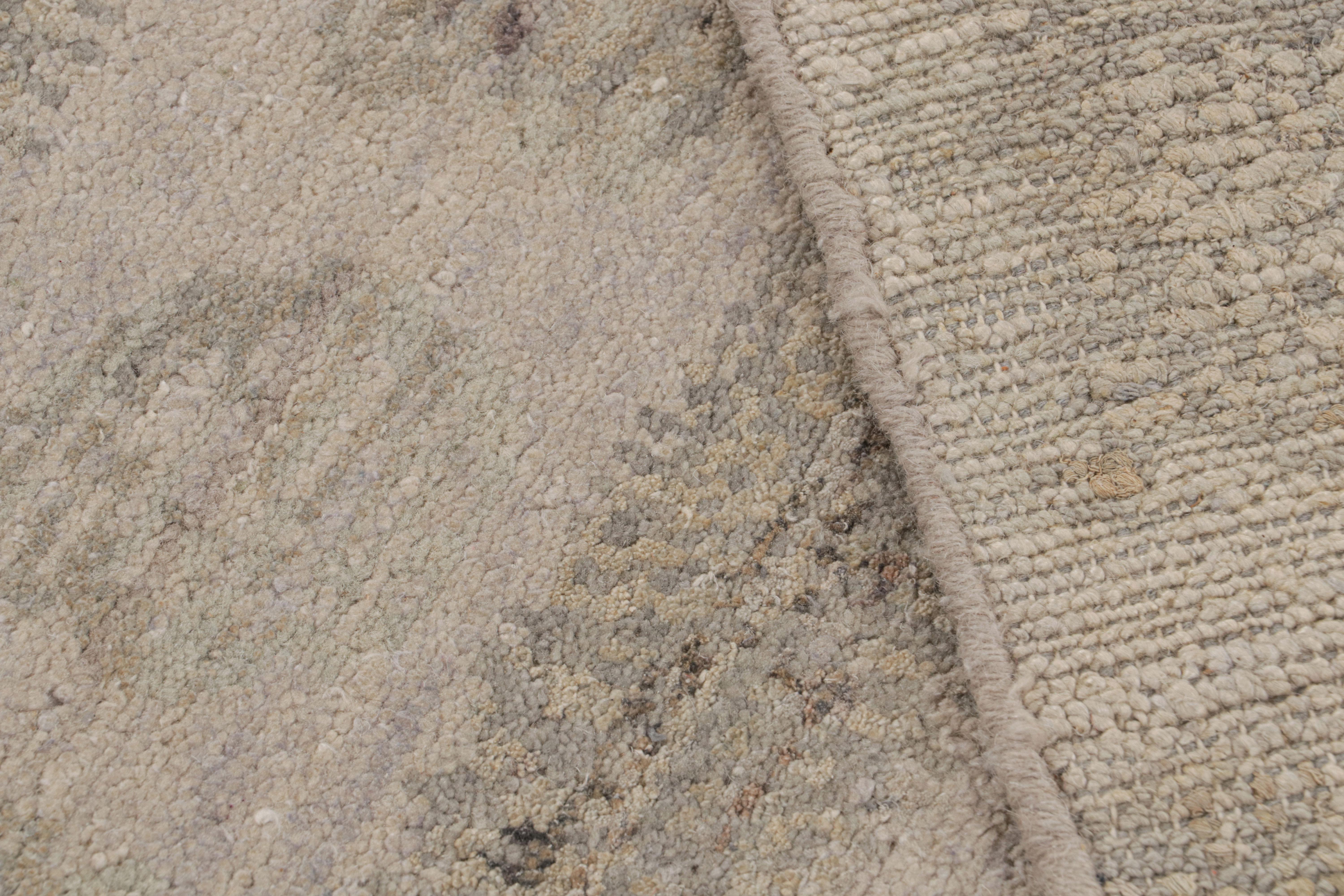 Rug & Kilim's Abstrakter Teppich mit grauen und beigen geometrischen Mustern (21. Jahrhundert und zeitgenössisch) im Angebot