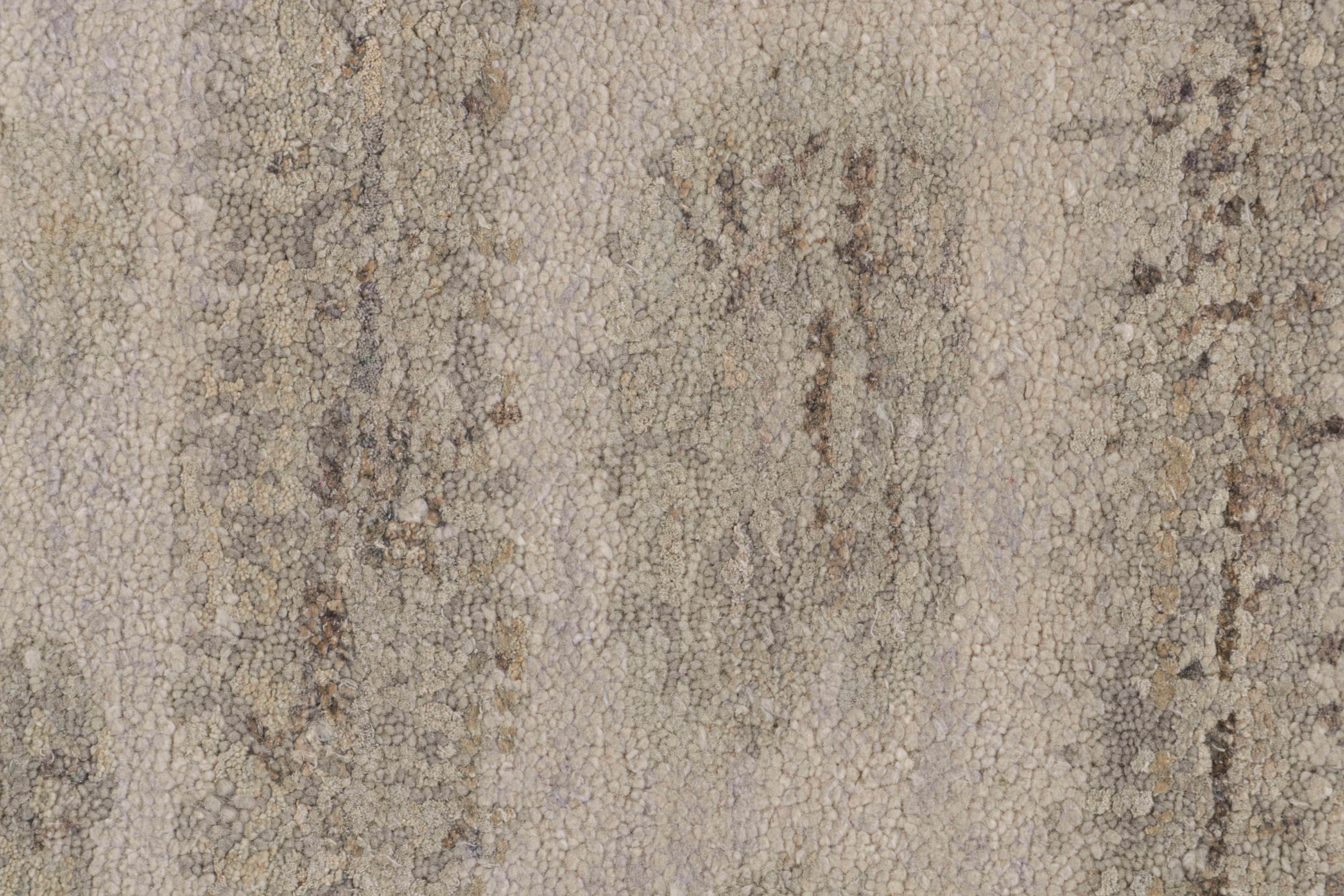 Rug & Kilim's Abstrakter Teppich mit grauen und beigen geometrischen Mustern (Handgeknüpft) im Angebot