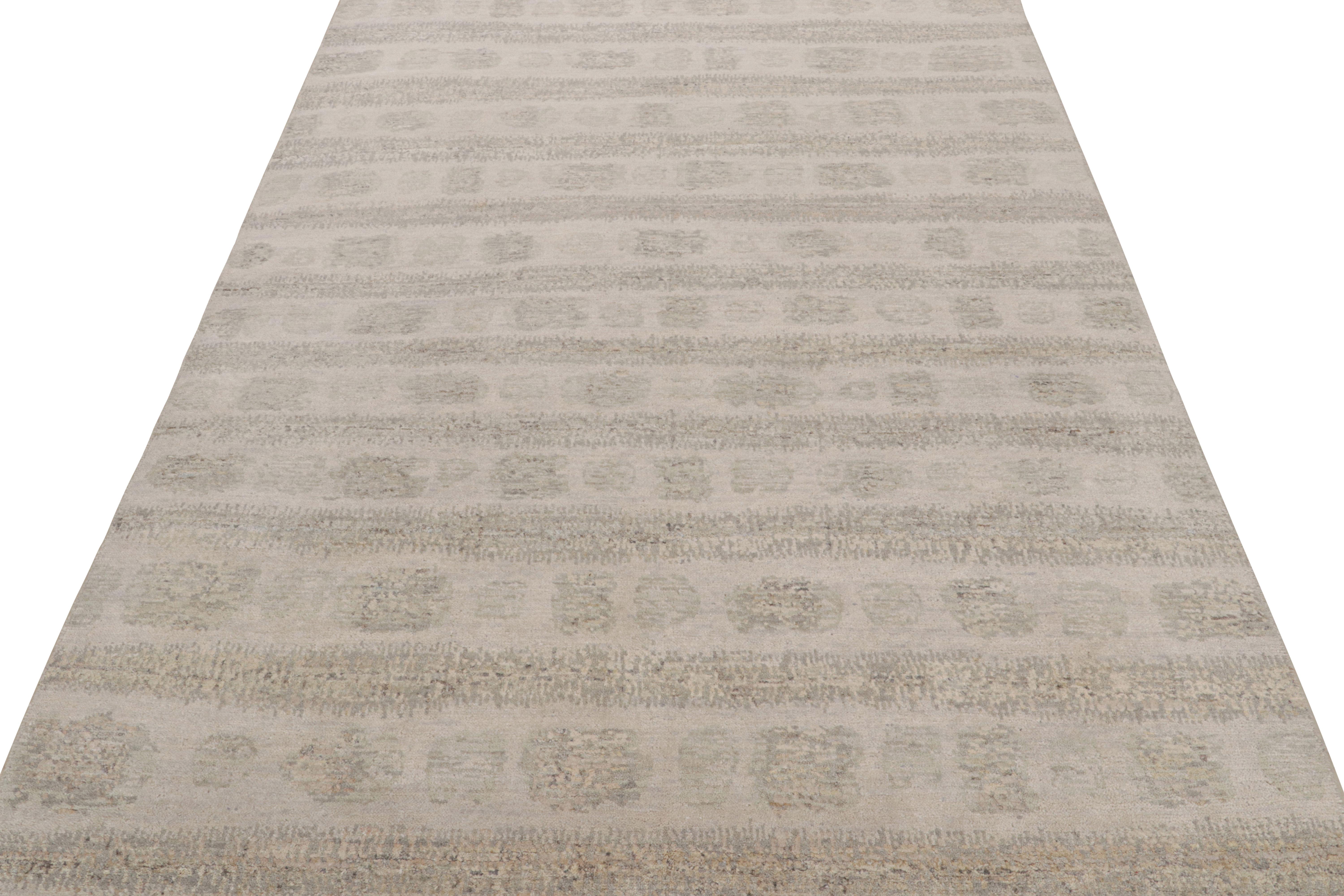 Rug & Kilim's Abstrakter Teppich mit grauen und beigen geometrischen Mustern (Skandinavische Moderne) im Angebot