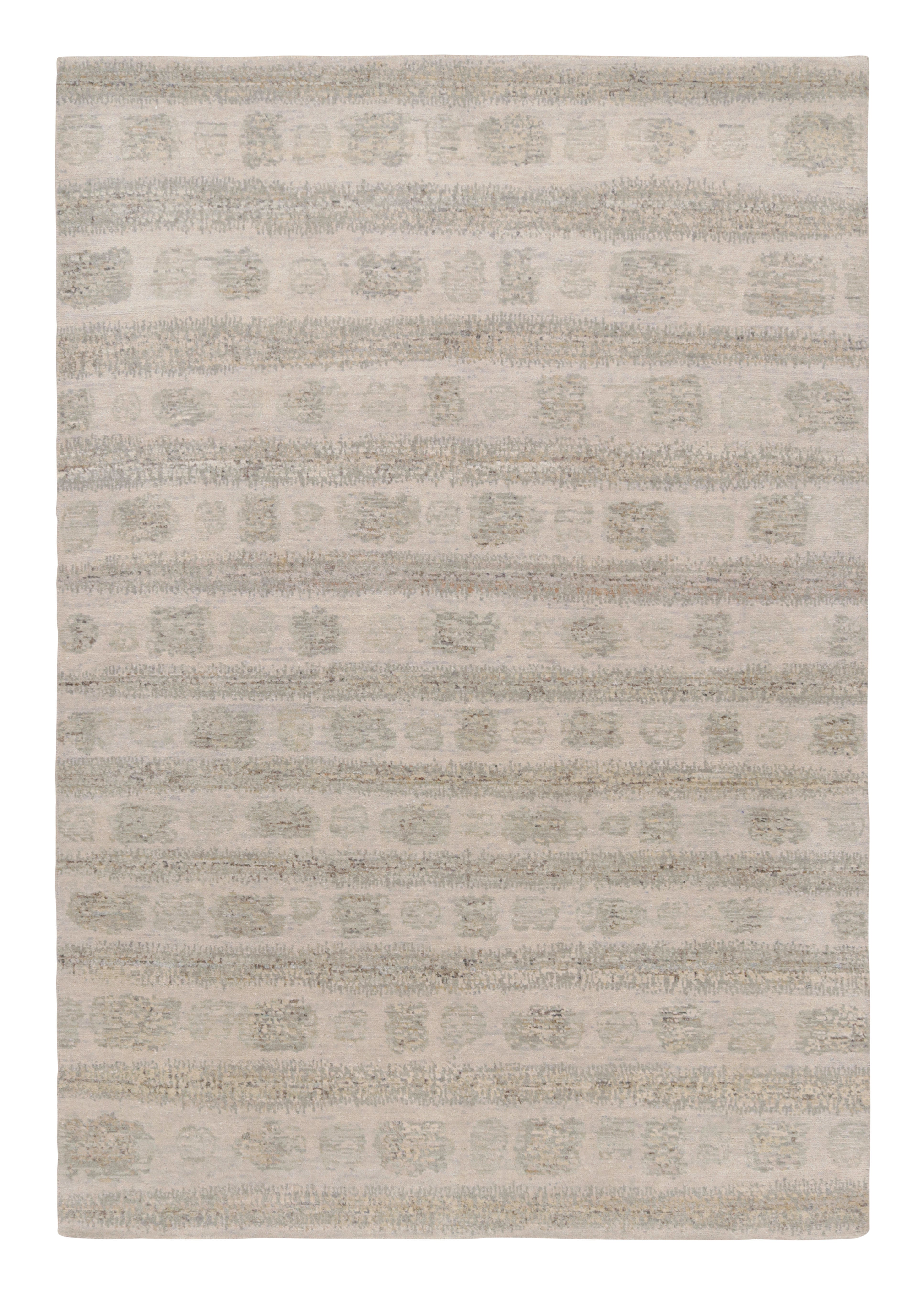 Rug & Kilim's Abstract Rug with Gray and Beige All Over Geometric Patterns (tapis abstrait à motifs géométriques gris et beige)
