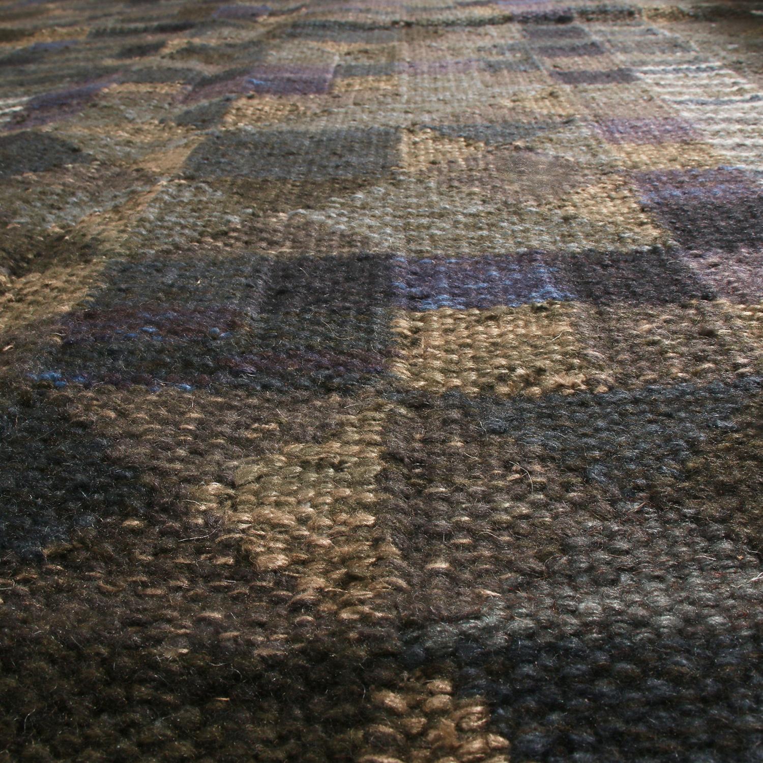 Teppich & Kilims skandinavisch inspirierter braun-grüner und blauer Wollflorteppich (Indisch) im Angebot