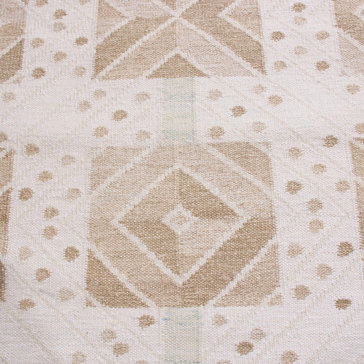 Scandinavo moderno Rug & Kilim è un tappeto di ispirazione scandinava in lana naturale color crema e beige-marrone. in vendita