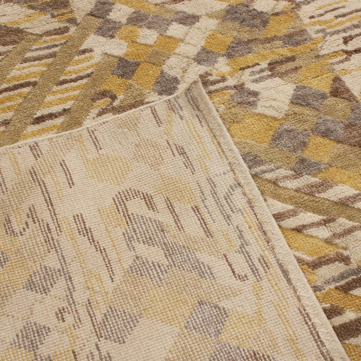 Skandinavisch inspirierter geometrischer Wollteppich in Beige und Gelb von Rug & Kilim im Zustand „Neu“ im Angebot in Long Island City, NY
