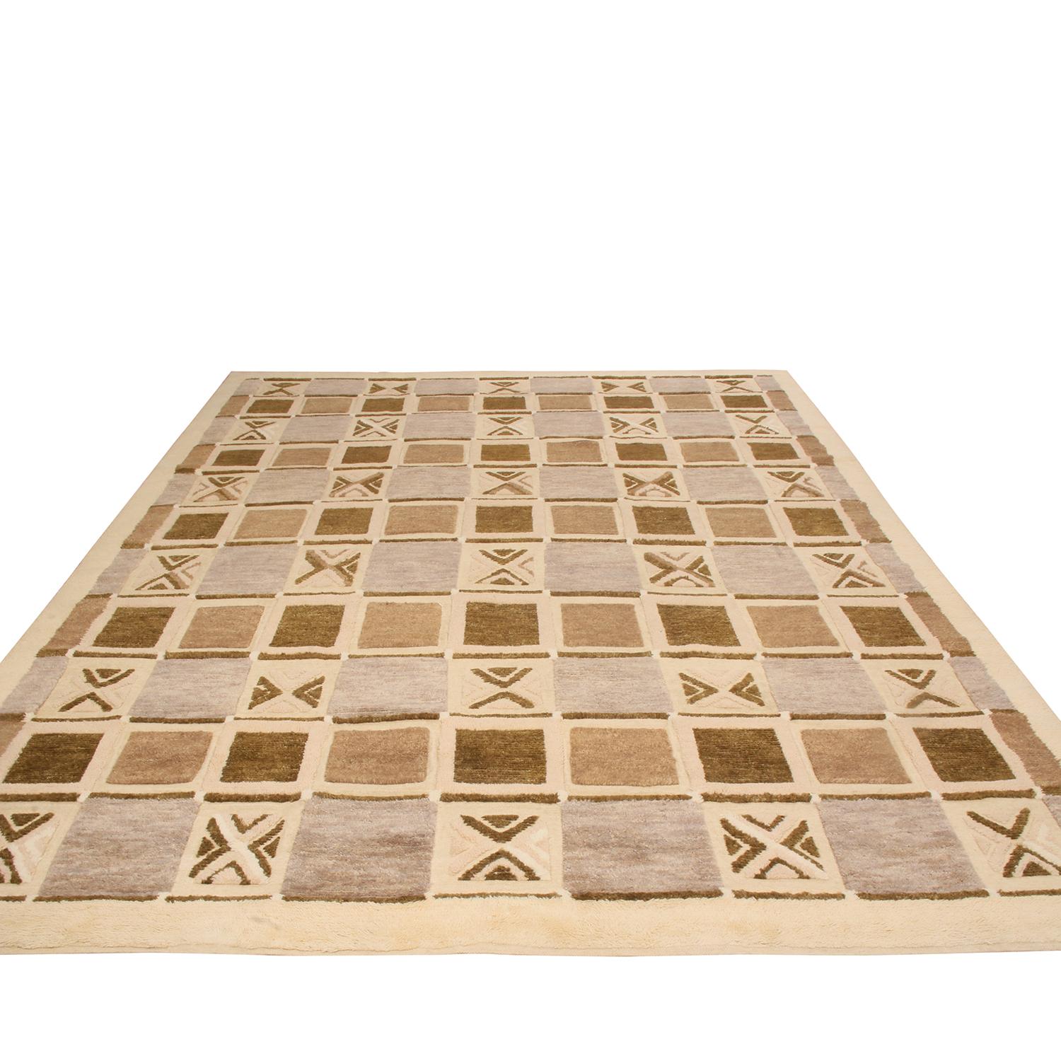 Originario dell'India, questo tappeto di ispirazione scandinava della collezione Rug & Kilim presenta un'eccitante unione di vello e lana a tessitura piatta con un intricato disegno geometrico a campo, che vanta file alternate e speculari di motivi
