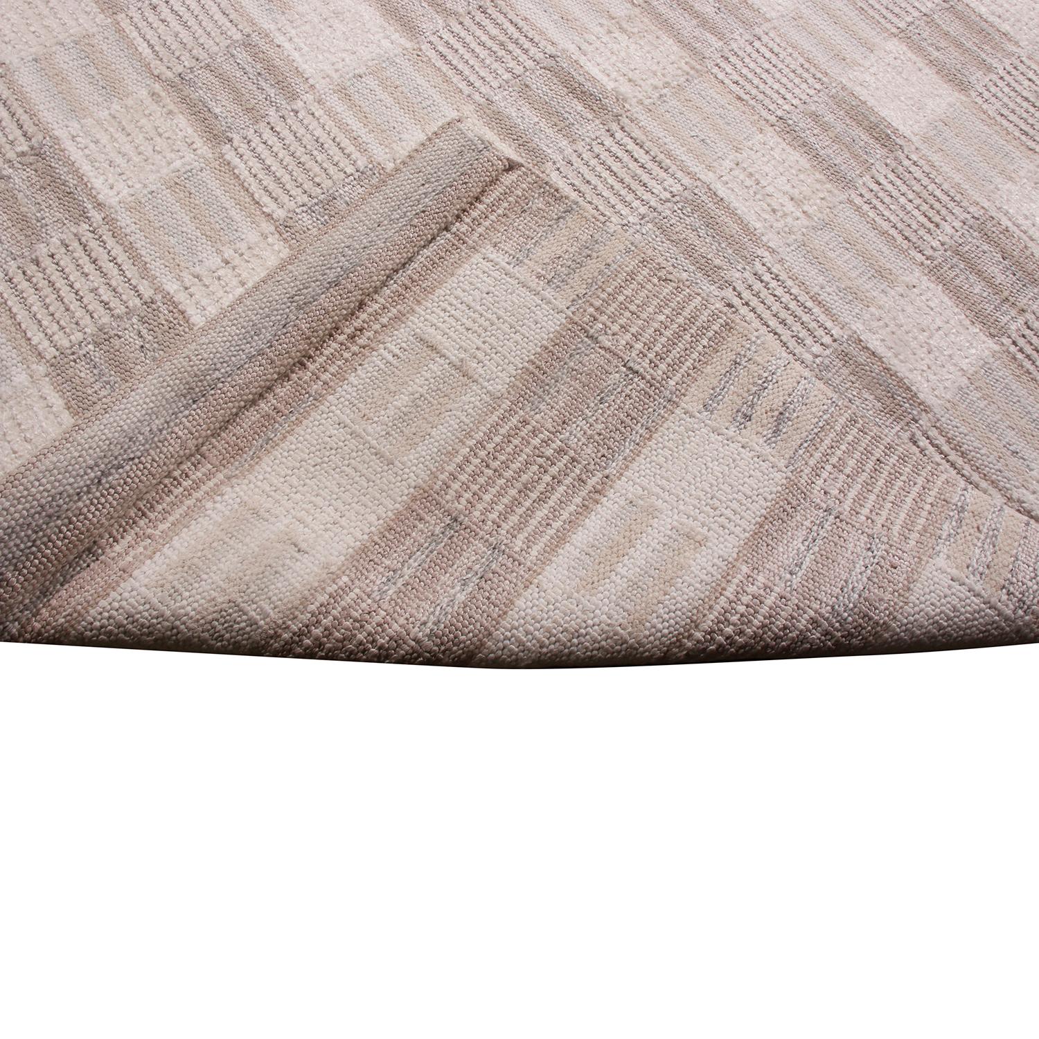 Annodato a mano Rug & Kilim è un tappeto di lana beige-marrone di ispirazione scandinava. in vendita