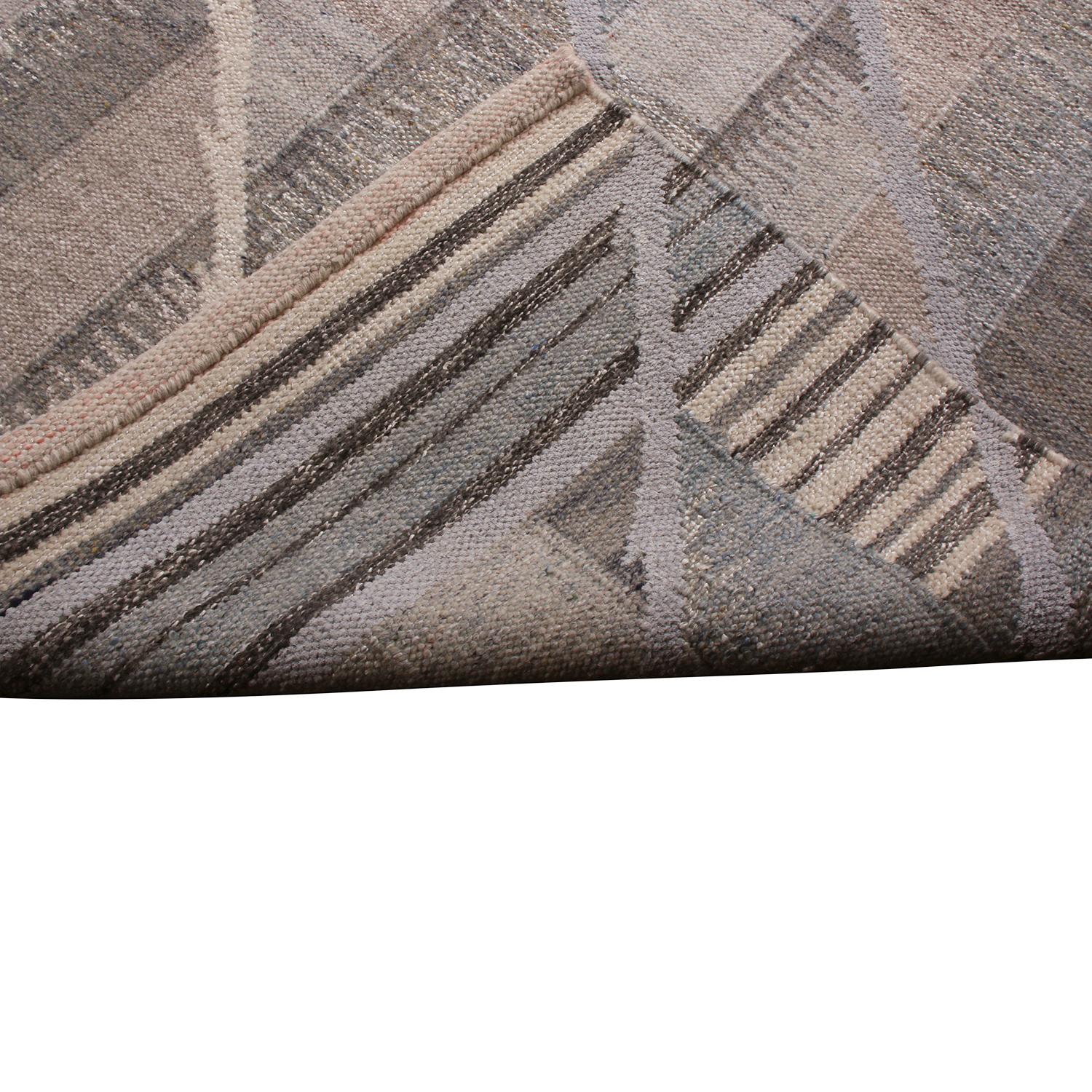 Noué à la main Tapis & Kilim's Scandinavian Inspired Geometric Beige Gray and Blue Wool Rug (en anglais) en vente