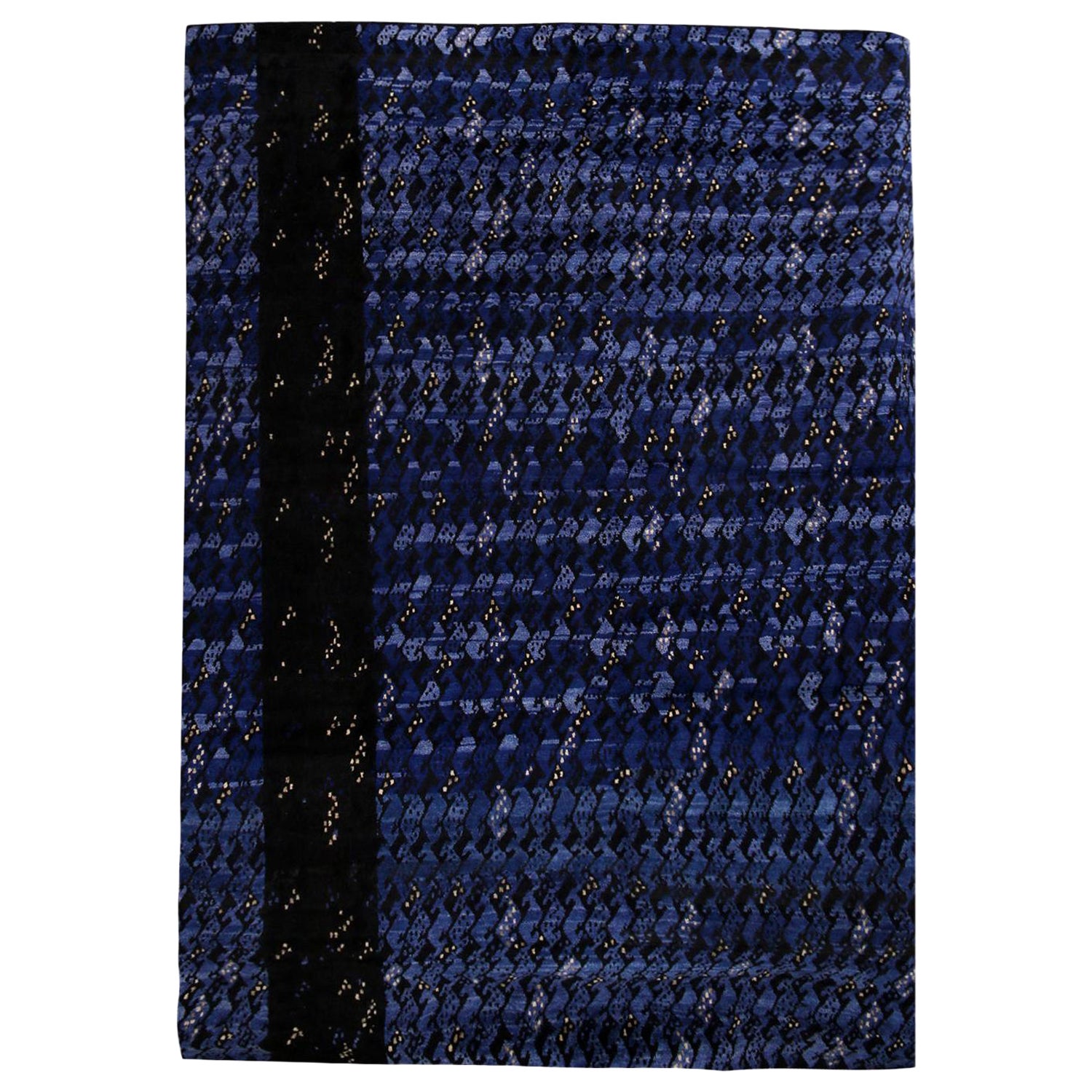 Rug & Kilim è un tappeto geometrico di ispirazione scandinava in pile di lana blu e nero. in vendita