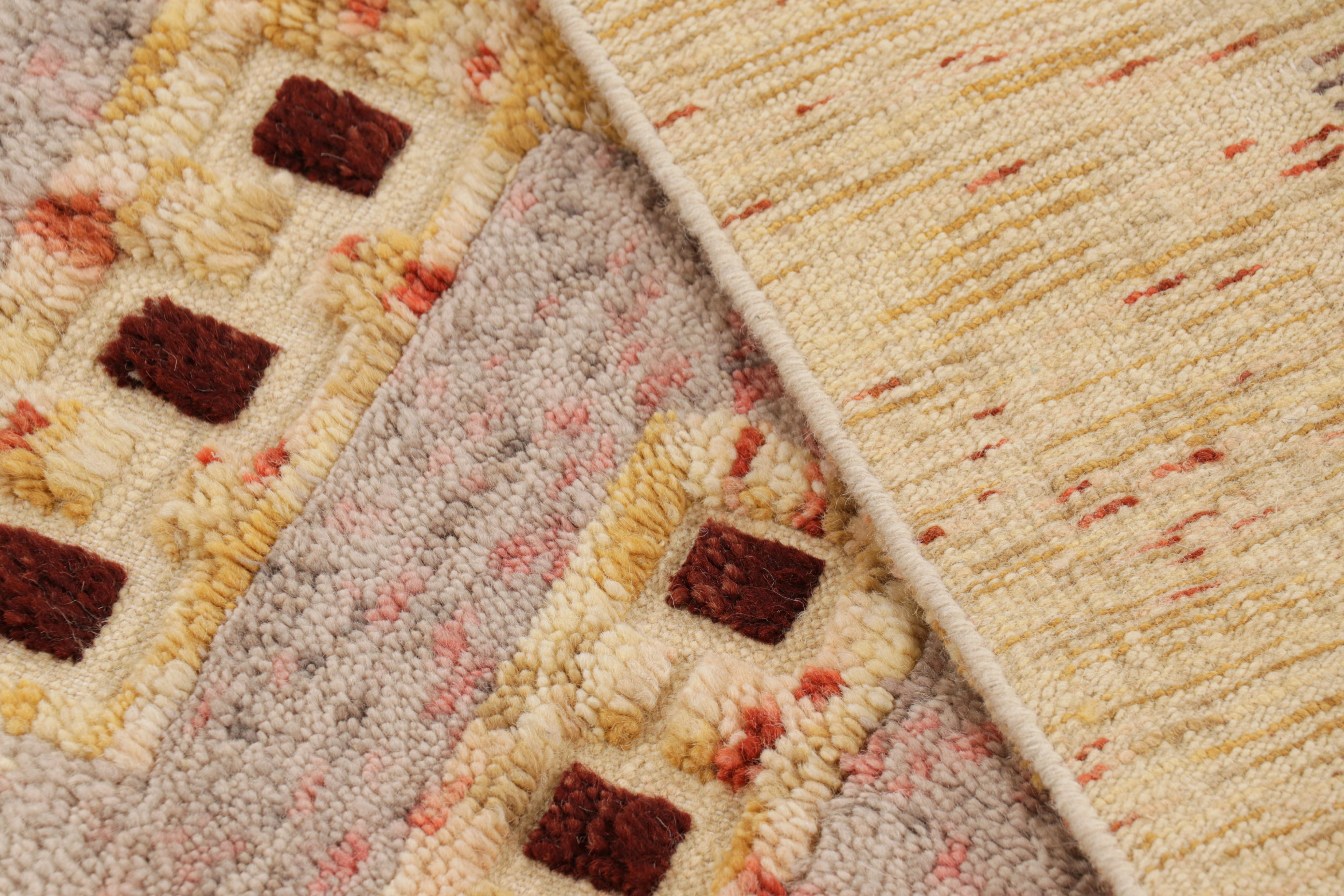 Lana Rug & Kilim è un tappeto geometrico di ispirazione scandinava in lana giallo-oro-grigio. in vendita