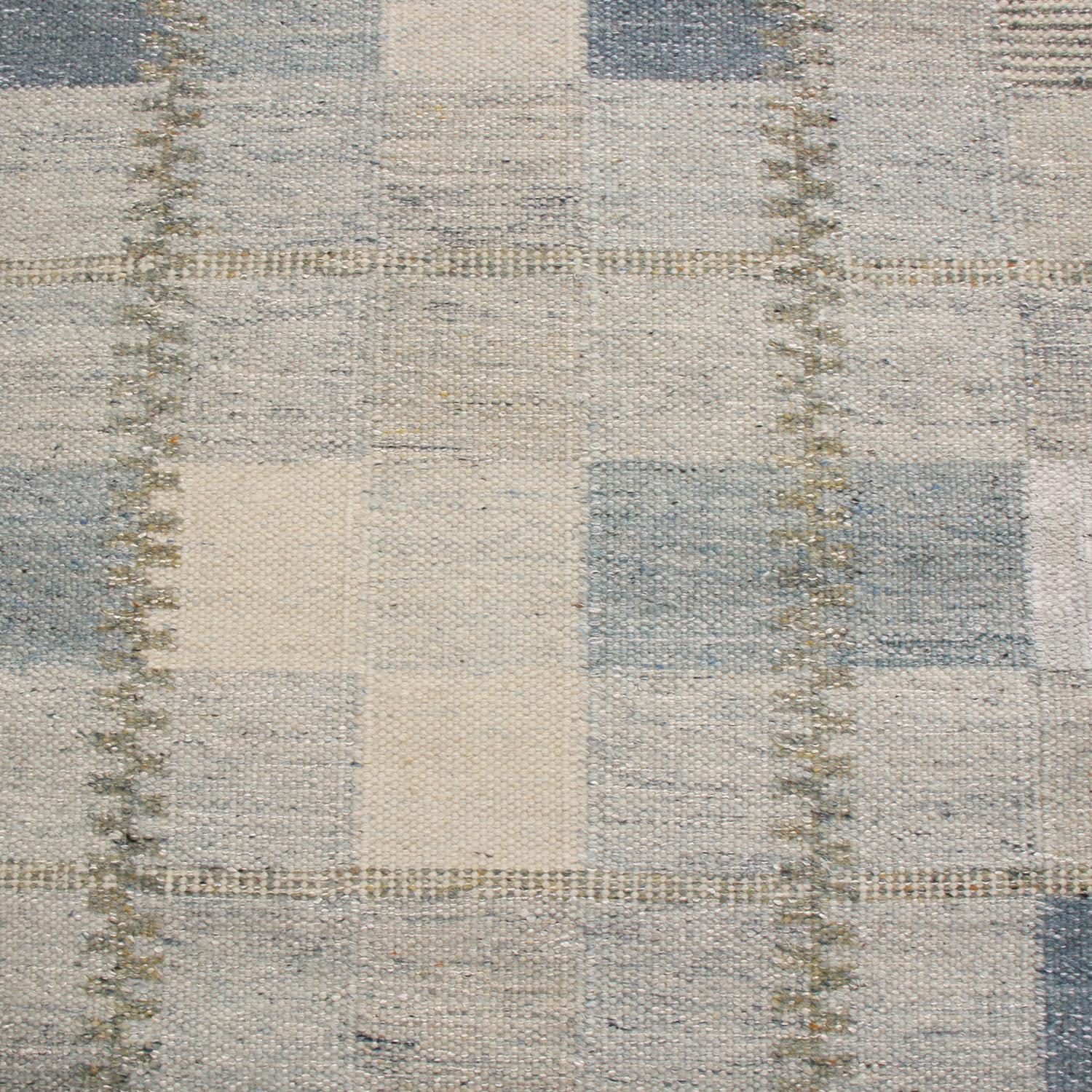 Scandinavo moderno Rug & Kilim è un tappeto geometrico di ispirazione scandinava in lana naturale grigio e blu in vendita