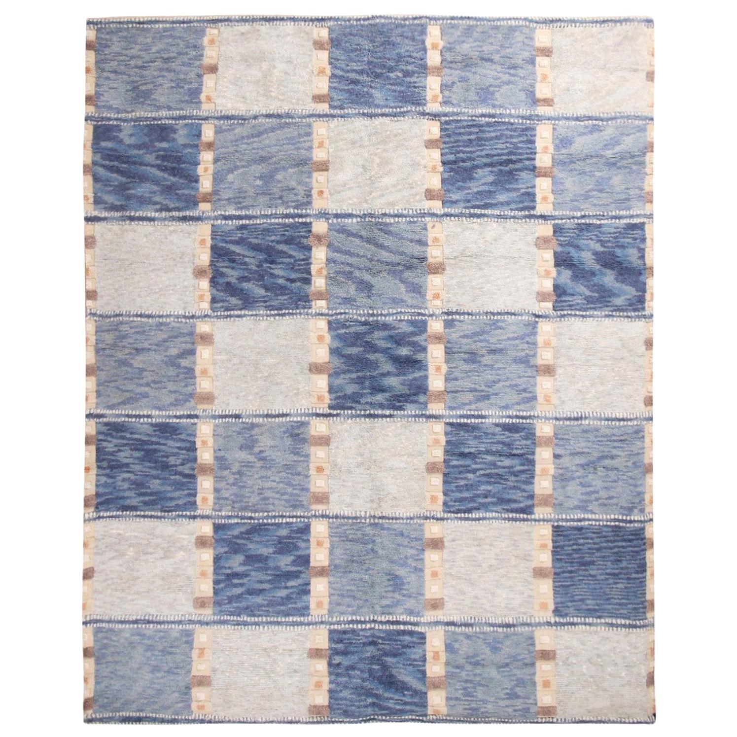 Skandinavisch inspirierter geometrischer grauer und blauer Wollflorteppich von Teppich & Kilims