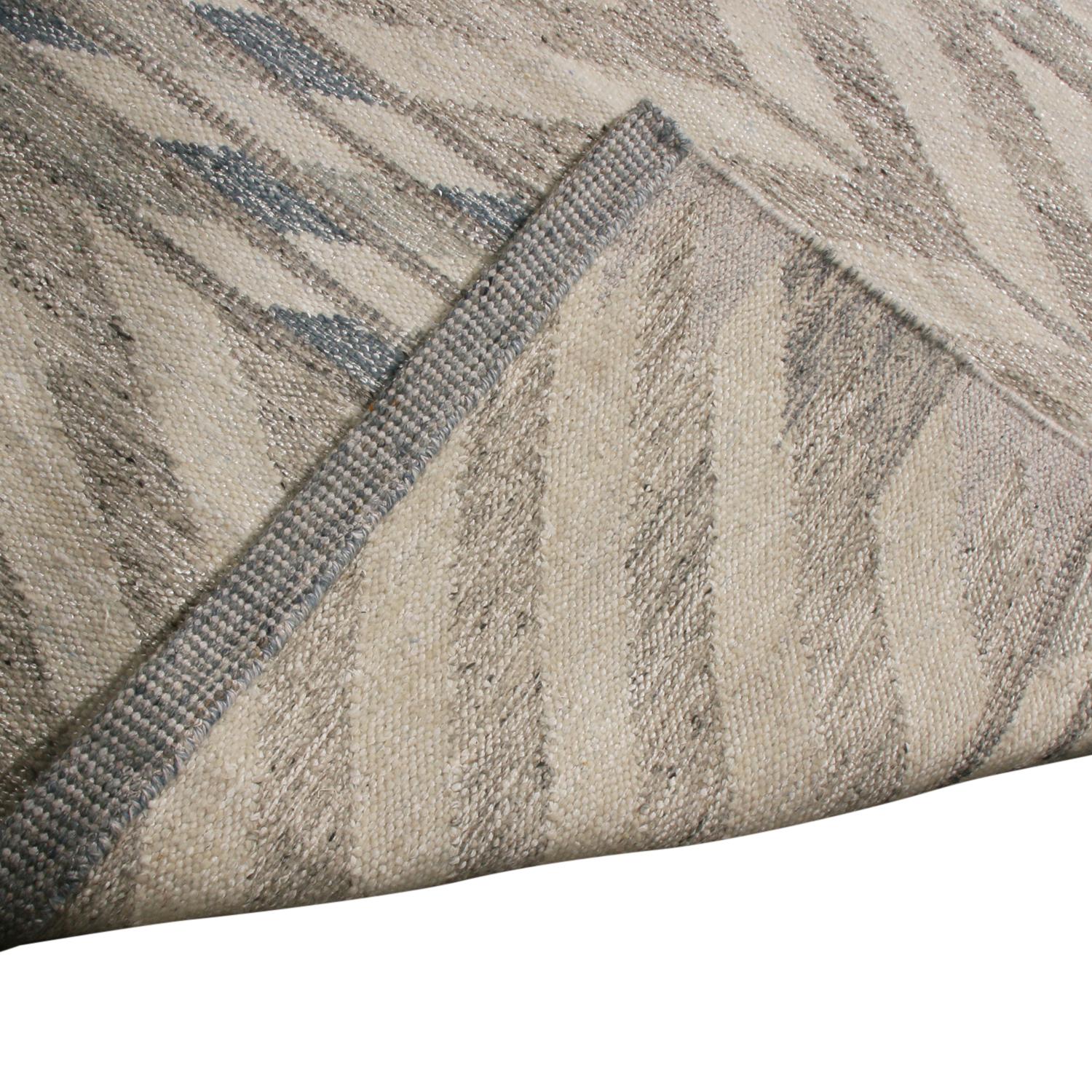 Teppich & Kilims skandinavisch inspirierter grauer und beigefarbener Woll-Kelim-Teppich (Handgeknüpft) im Angebot