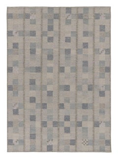 Kilim de inspiración escandinava de Rug & Kilim con motivos geométricos en azul y gris