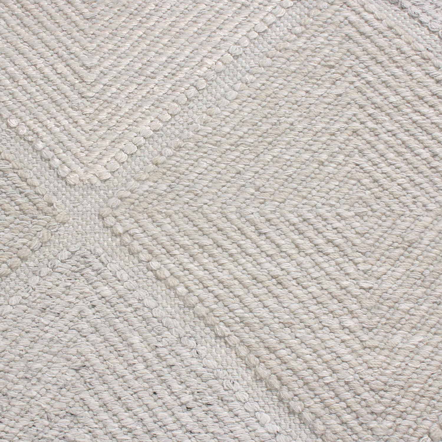 Rug & Kilim's skandinavisch inspirierter, natürlicher Polyester-Teppich im marokkanischen Stil (Skandinavische Moderne) im Angebot