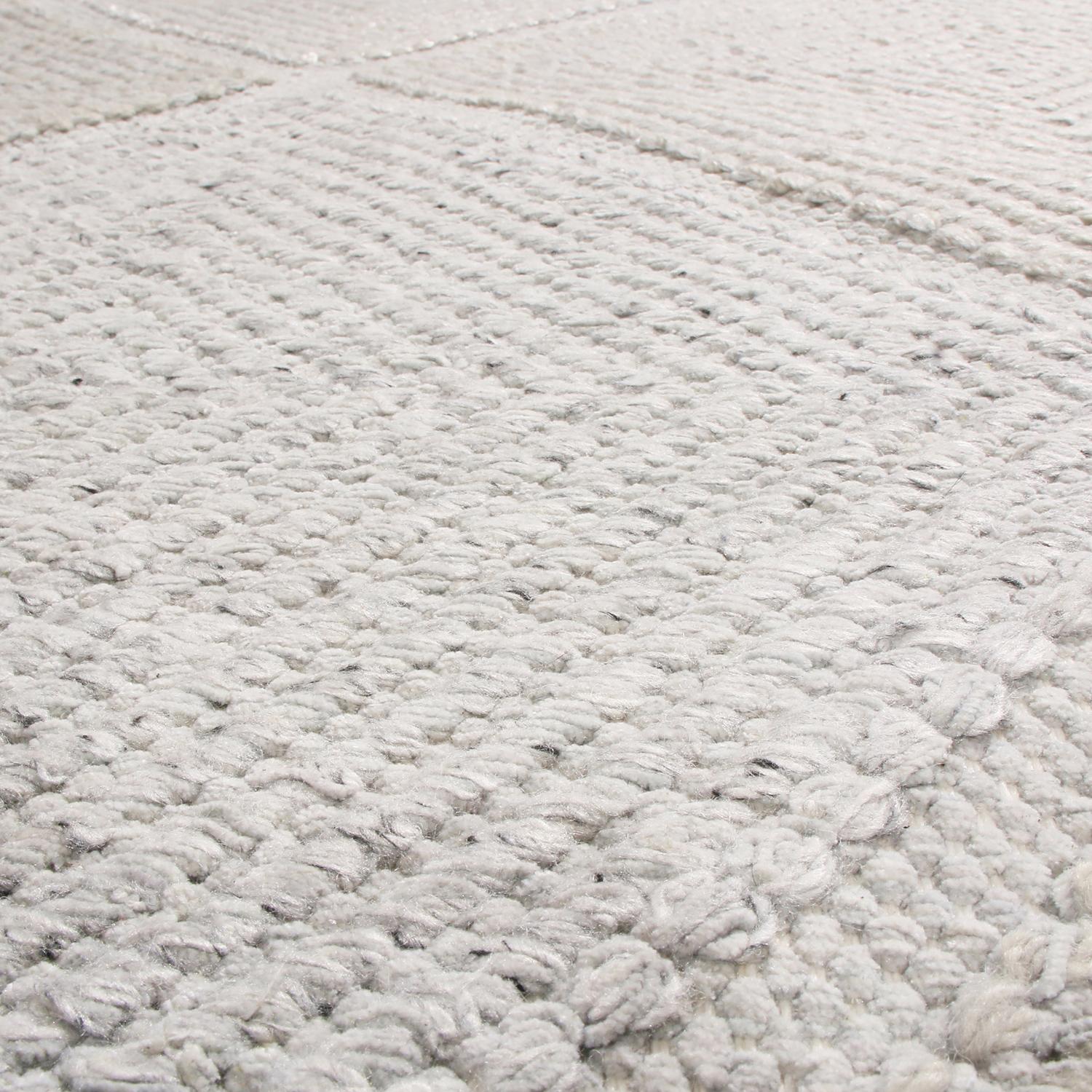 Rug & Kilim's skandinavisch inspirierter, natürlicher Polyester-Teppich im marokkanischen Stil (Indisch) im Angebot