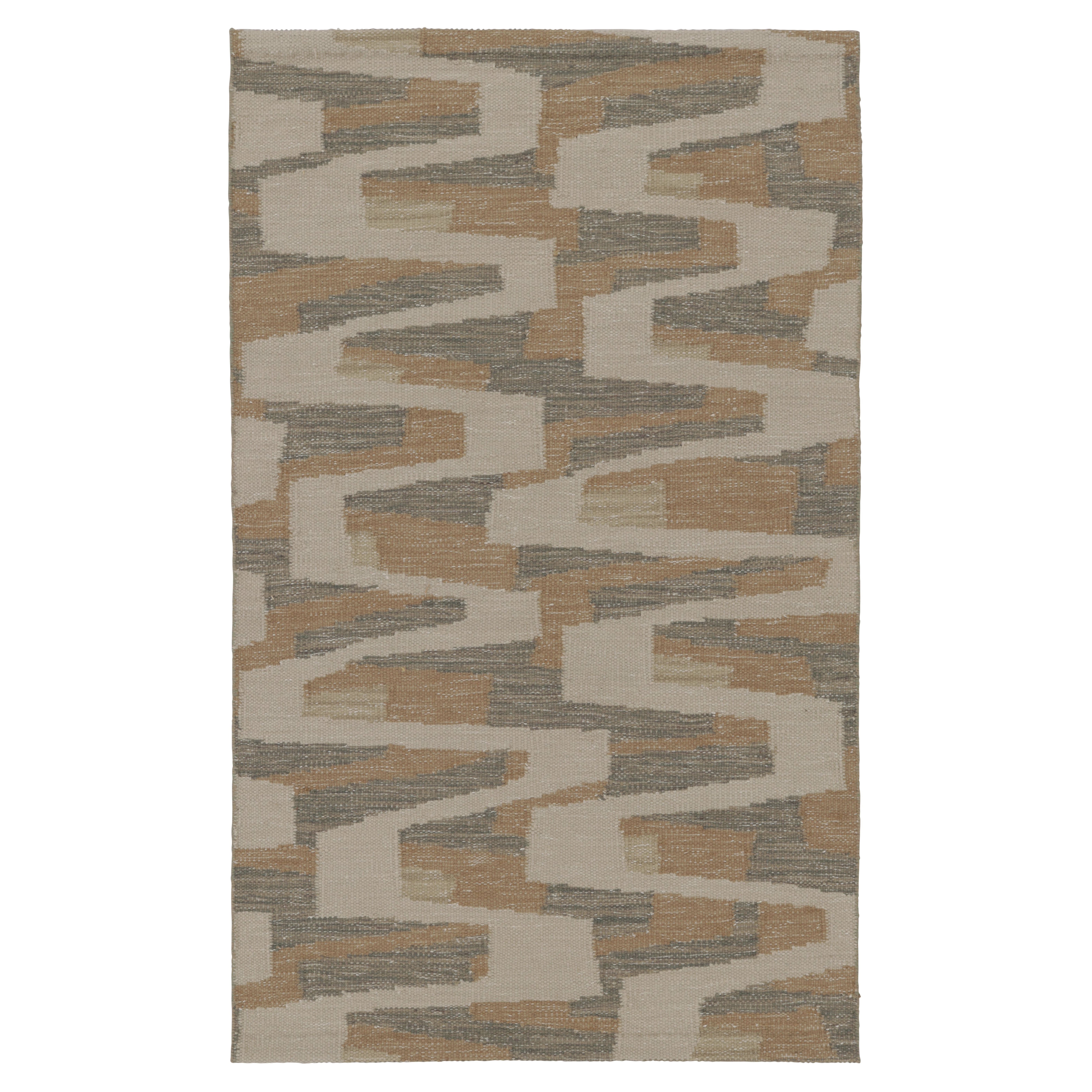 Rug 
Kilim’s Scandinavian-Inspired Rug, Beige with Zigzag Geometric Patterns For Sale