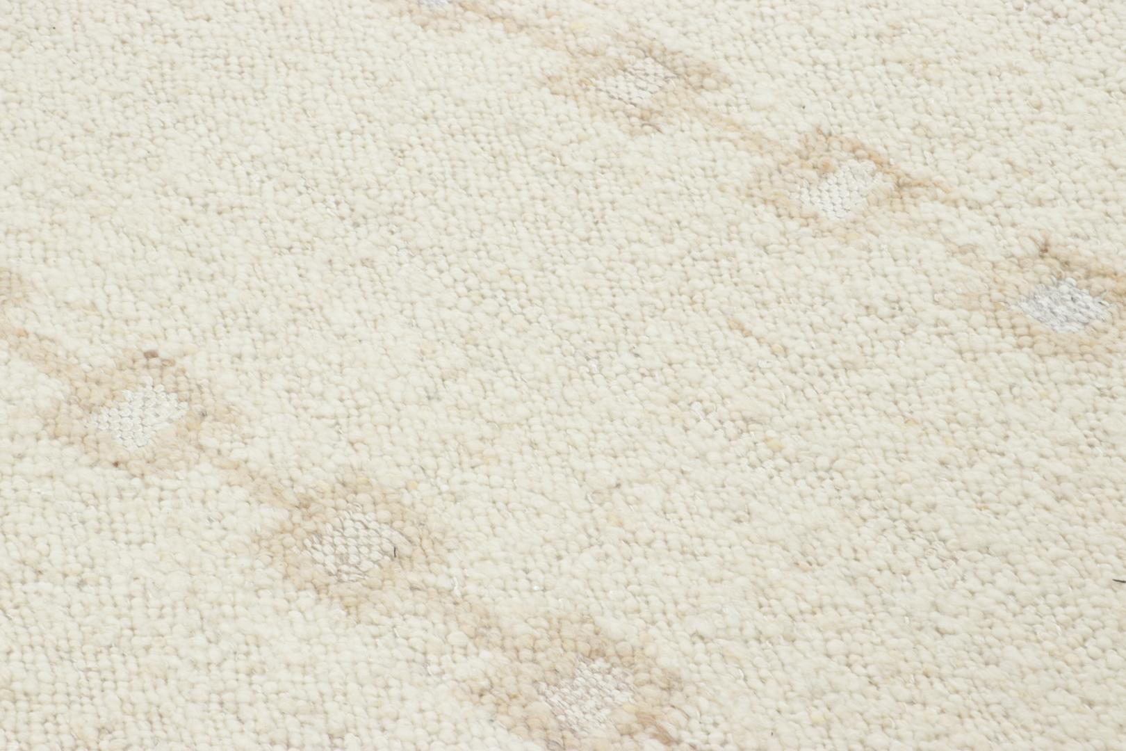  Handwoven in wool, this smart 10x14 Swedish style flat weave is Rug & Kilim’s “Nu” texture in their Scandinavian rug collection—an exciting new texture in a contemporary reimagining of Swedish minimalism and vintage rugs and textiles of rollakan