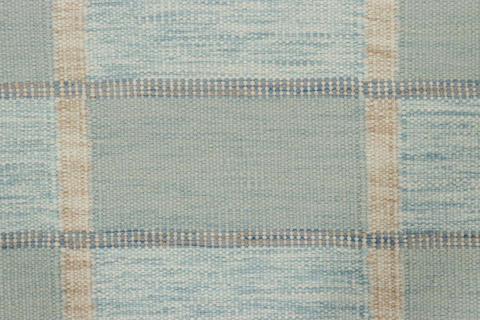  Dieser handgewebte Wollteppich im Format 3x5 zeigt geometrische Muster, die vom schwedischen Minimalismus inspiriert sind, und ist eine aufregende neue Ergänzung der skandinavischen Teppichkollektion von Rug & Kilim - eine zeitgenössische