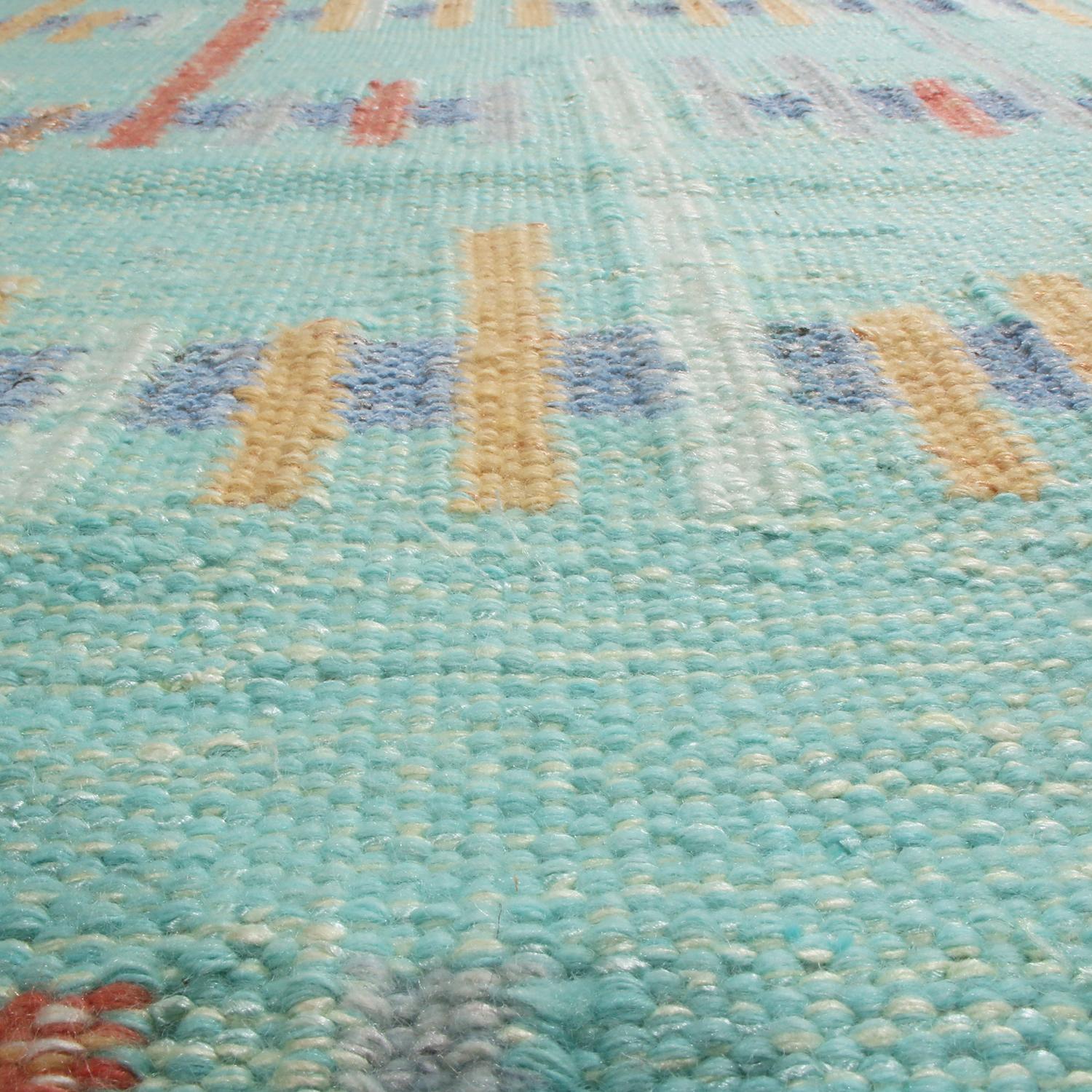Indien Tapis d'inspiration scandinave en laine à poils bleus et rouges de Rug & Kilim en vente