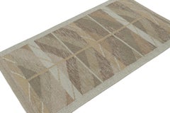 Rug & Kilim's skandinavischer Kilim und Streuteppich mit geometrischen Mustern