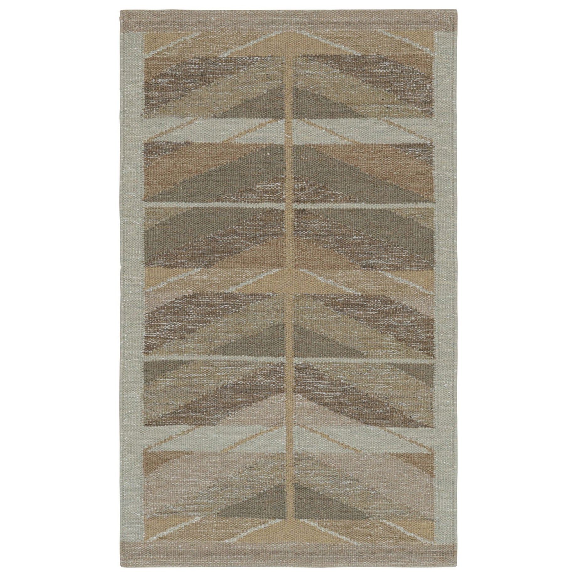 Rug & Kilim è un tappeto scandinavo con motivi geometrici.