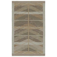 Rug & Kilim è un tappeto scandinavo con motivi geometrici.