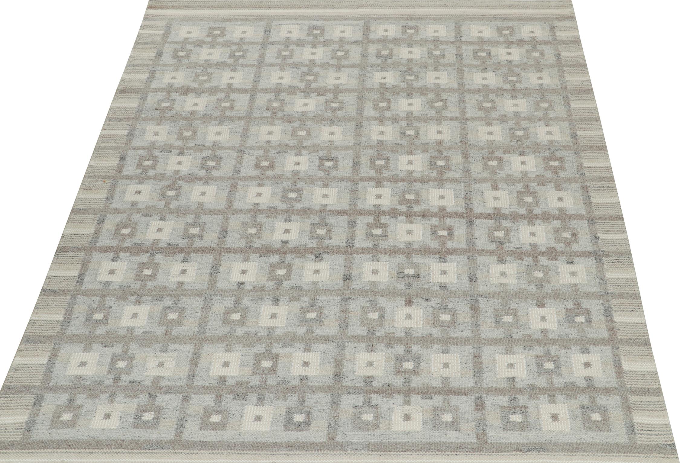 Skandinavischer Kilim-Teppich von Rug & Kilim in Beige-Grau und Weiß mit geometrischem Muster (Skandinavische Moderne) im Angebot