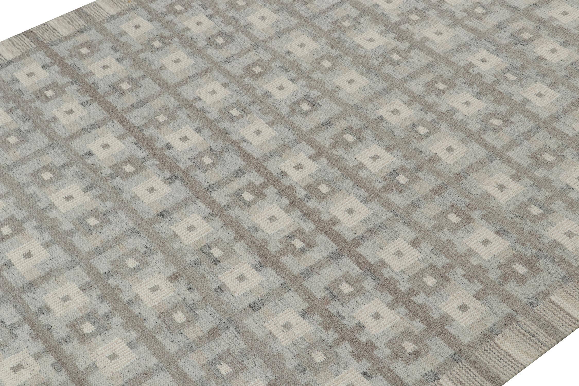 Skandinavischer Kilim-Teppich von Rug & Kilim in Beige-Grau und Weiß mit geometrischem Muster (Indisch) im Angebot