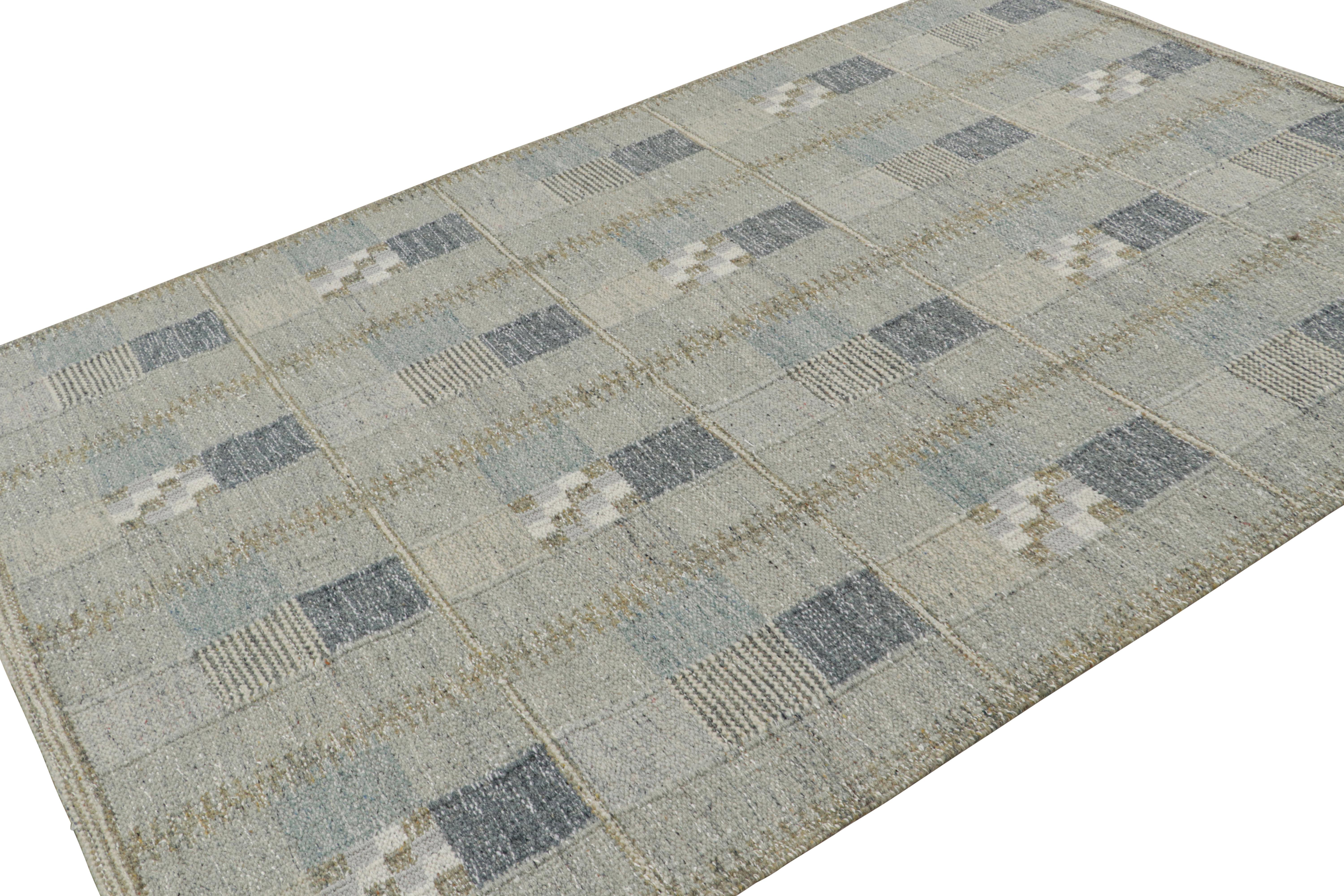 Questo tappeto kilim 6x9 in stile svedese appartiene alla premiata collezione di tappeti scandinavi Rug & Kilim. Tessuto a mano in lana e filati naturali non tinti, questo tappeto a tessitura piatta si ispira ai tappeti Deco svedesi Rollakan e