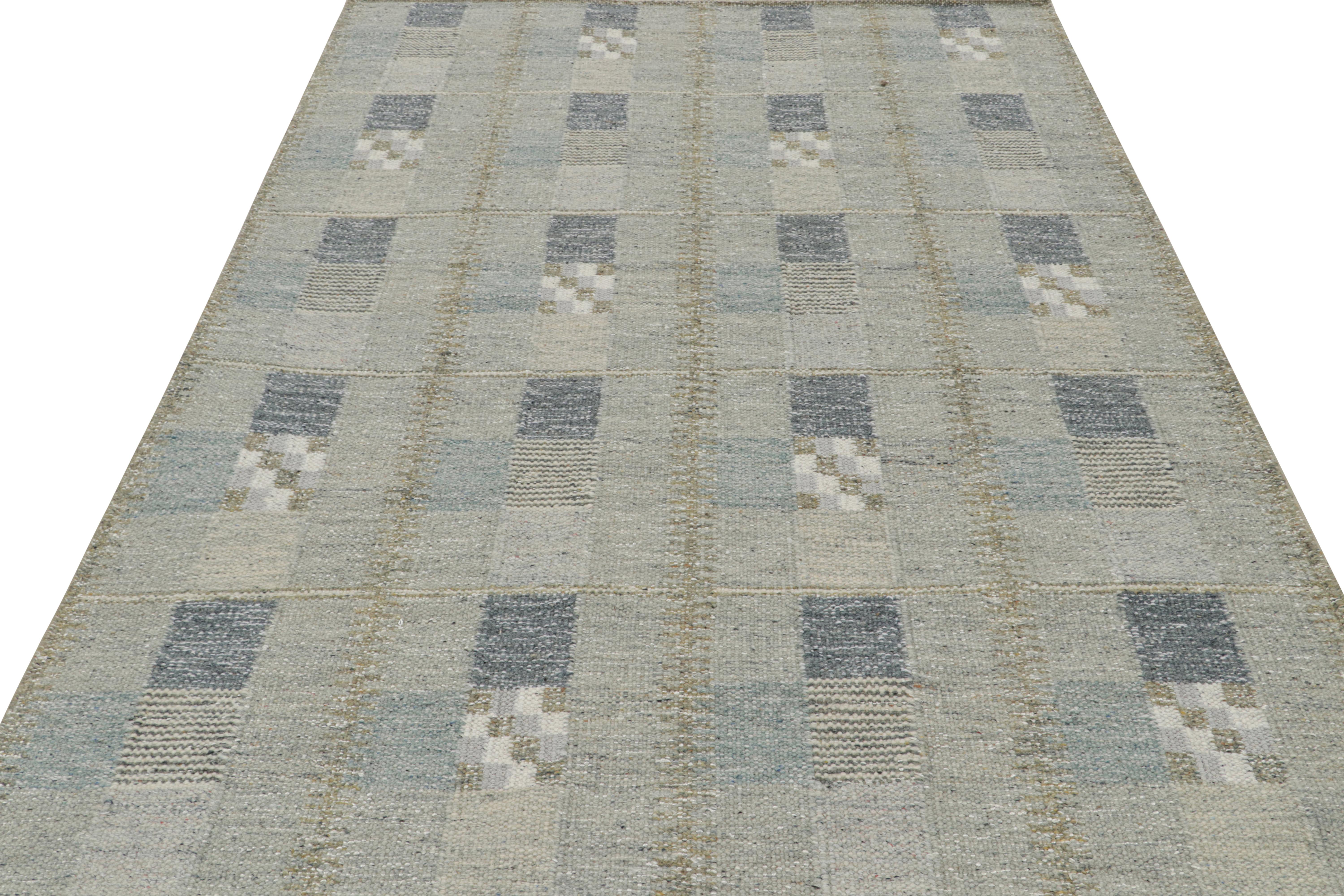 Moderne Tapis Kilim scandinave à motifs géométriques gris et bleus de Rug & Kilim en vente