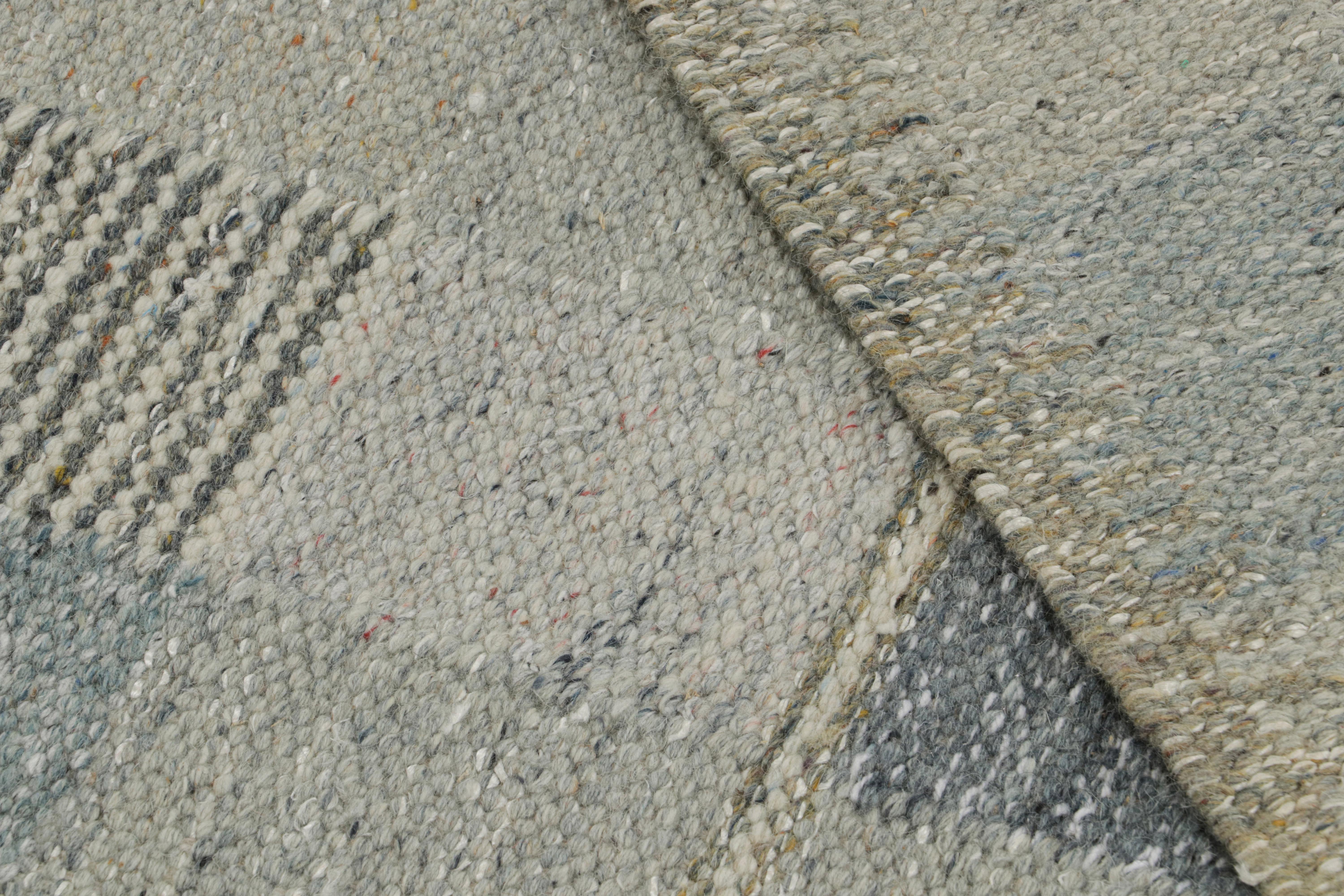 XXIe siècle et contemporain Tapis Kilim scandinave à motifs géométriques gris et bleus de Rug & Kilim en vente